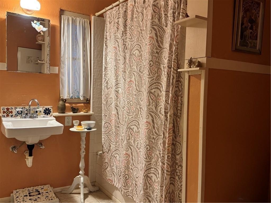 Fayetteville, Arkansas, 72701, United States, 2 Bedrooms Bedrooms, ,2 BathroomsBathrooms,Residential,For Sale,1980541