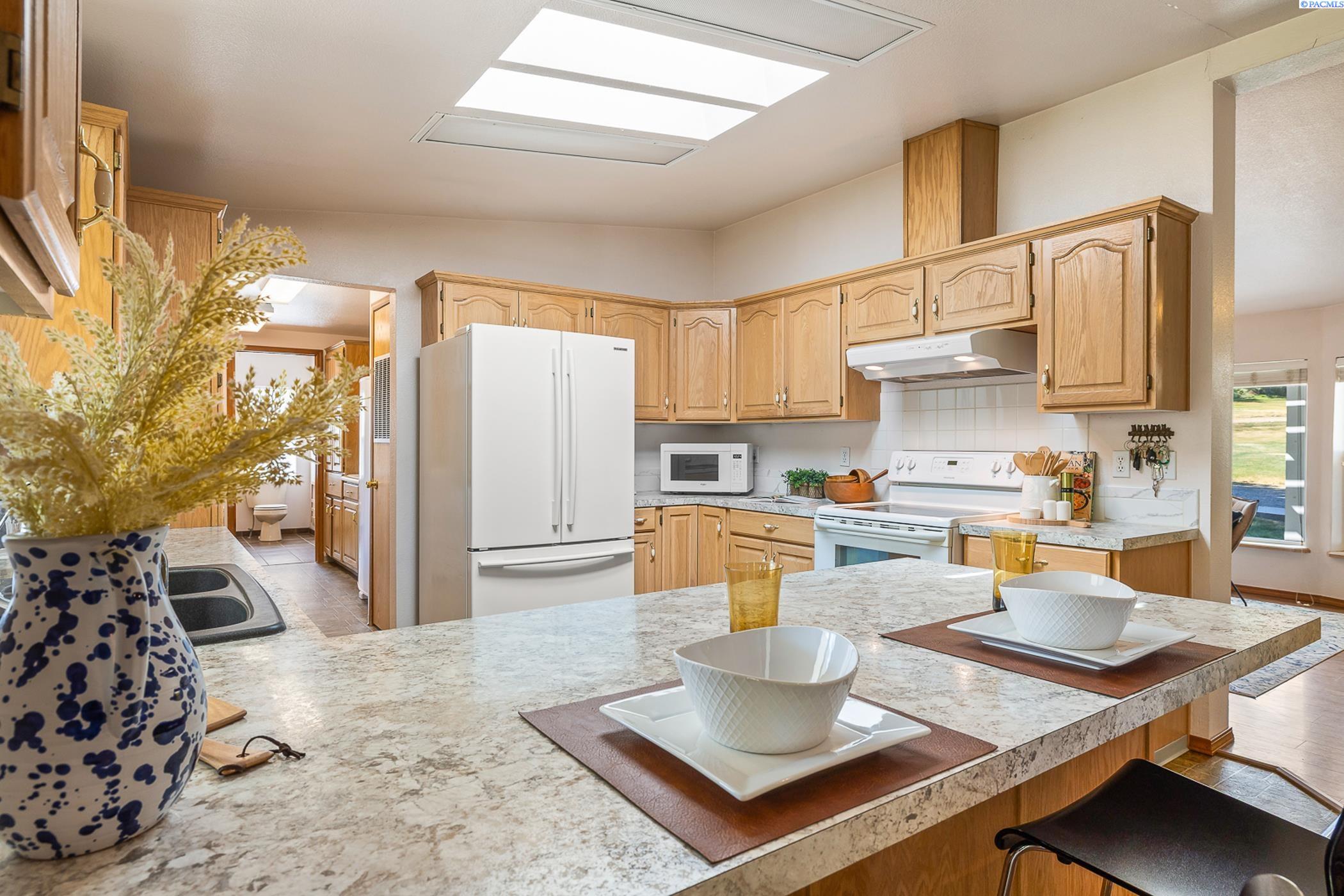 Eltopia, Washington, 99330, United States, 4 Bedrooms Bedrooms, ,1 BathroomBathrooms,Residential,For Sale,1901493