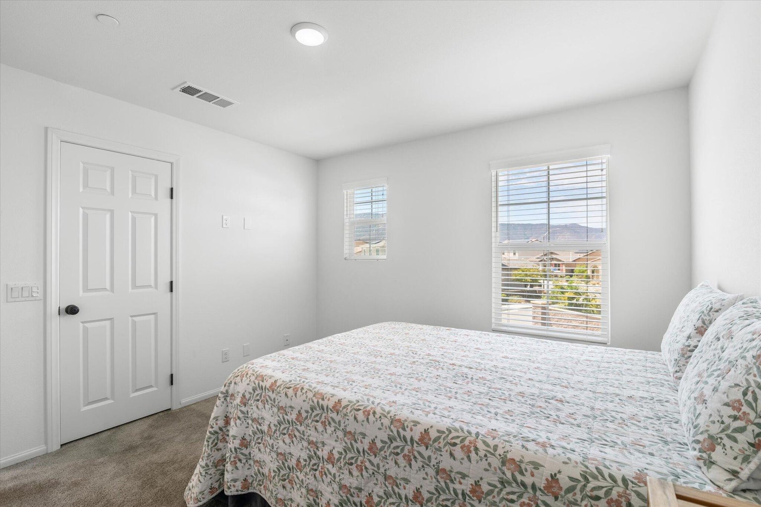 Lake Elsinore, California, 92530, United States, 3 Bedrooms Bedrooms, ,2 BathroomsBathrooms,Residential,For Sale,2007518