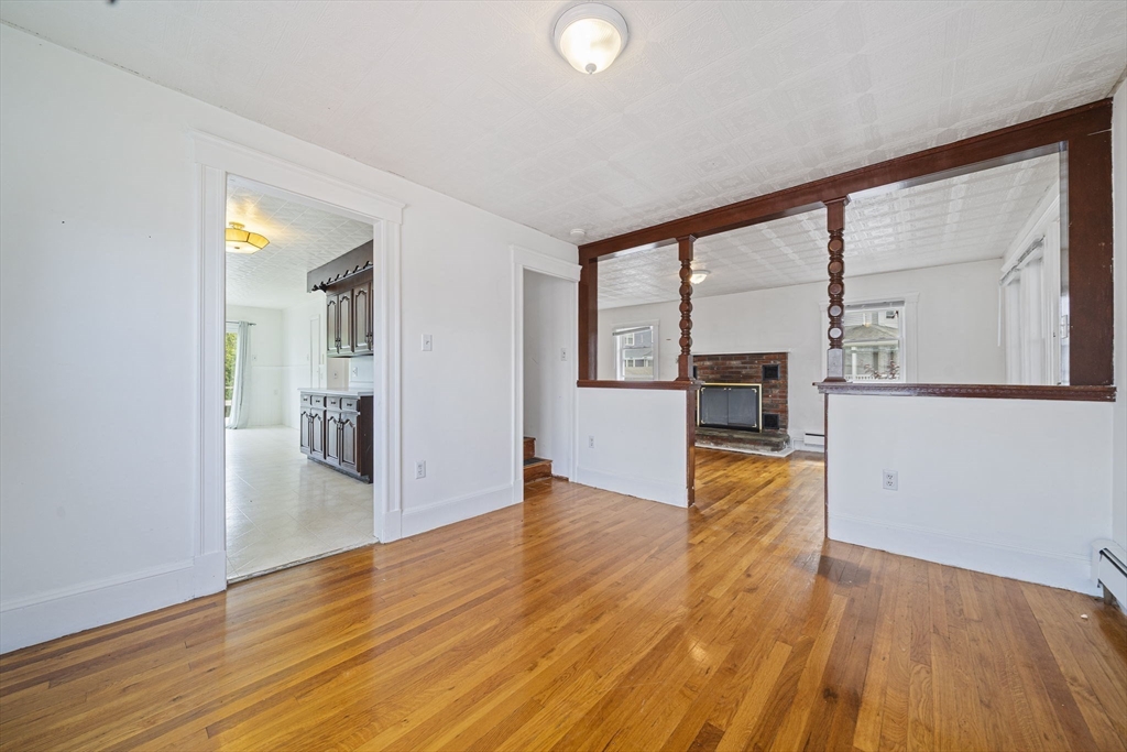 Quincy, Massachusetts, 02169, United States, 3 Bedrooms Bedrooms, ,2 BathroomsBathrooms,Residential,For Sale,1951174