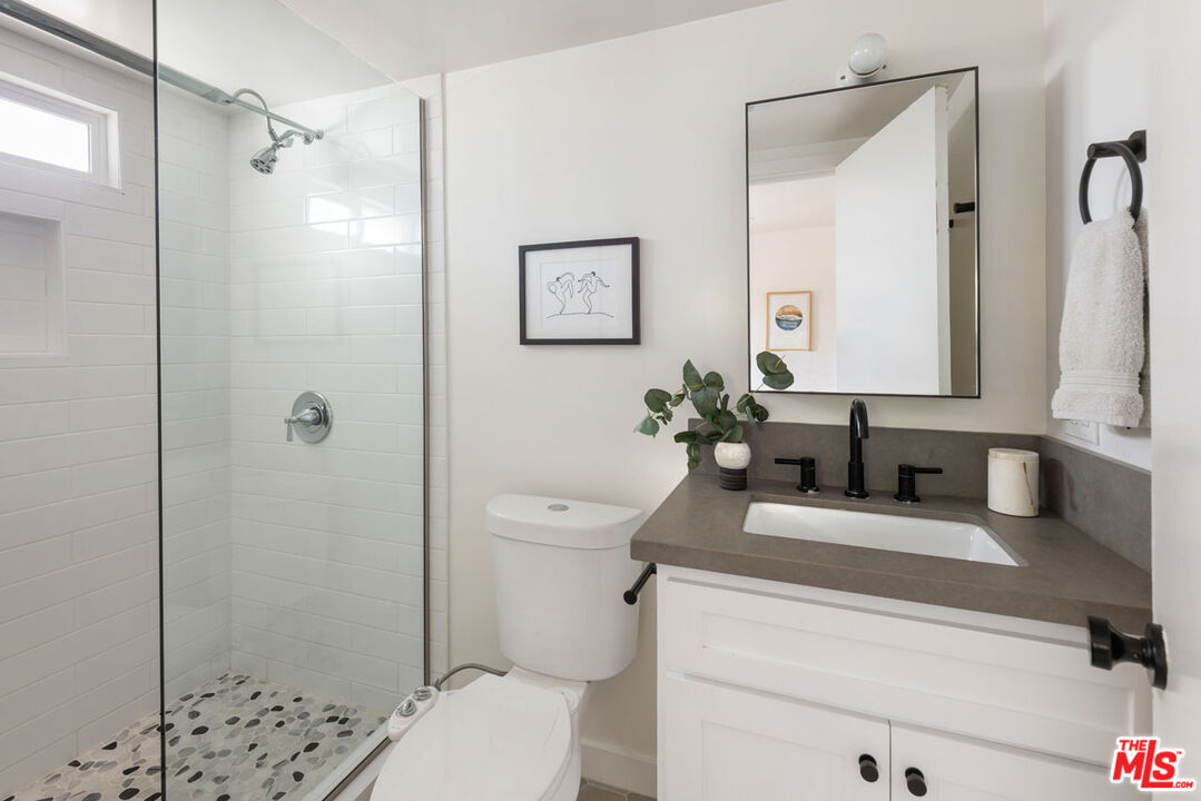 Los Angeles, California, 90032, United States, 3 Bedrooms Bedrooms, ,1 BathroomBathrooms,Residential,For Sale,1992073