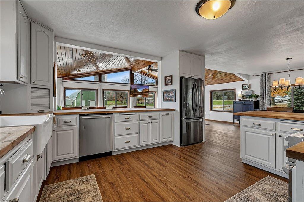 Holdingford, Minnesota, 56340, United States, 5 Bedrooms Bedrooms, ,2 BathroomsBathrooms,Residential,For Sale,1977131