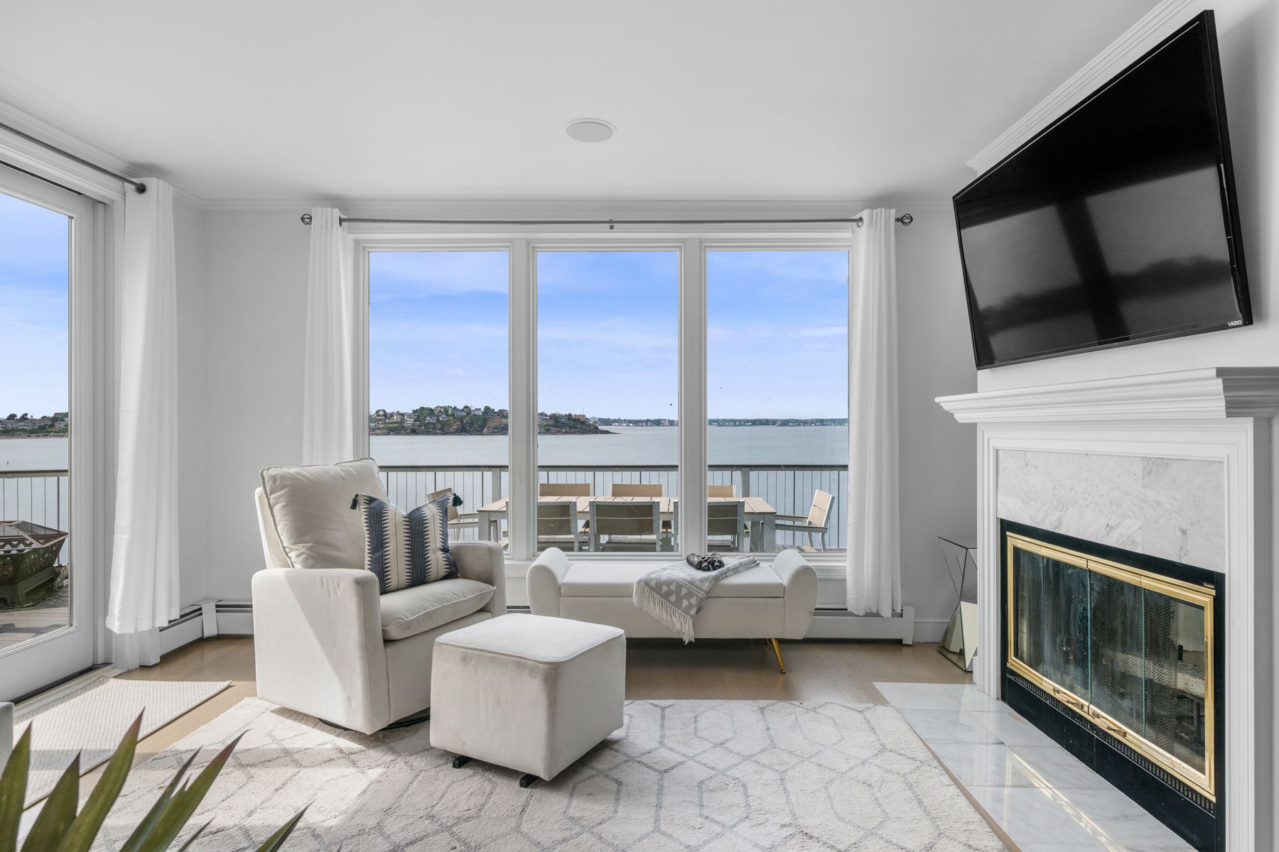  Unique Waterfront Home - 物件實景