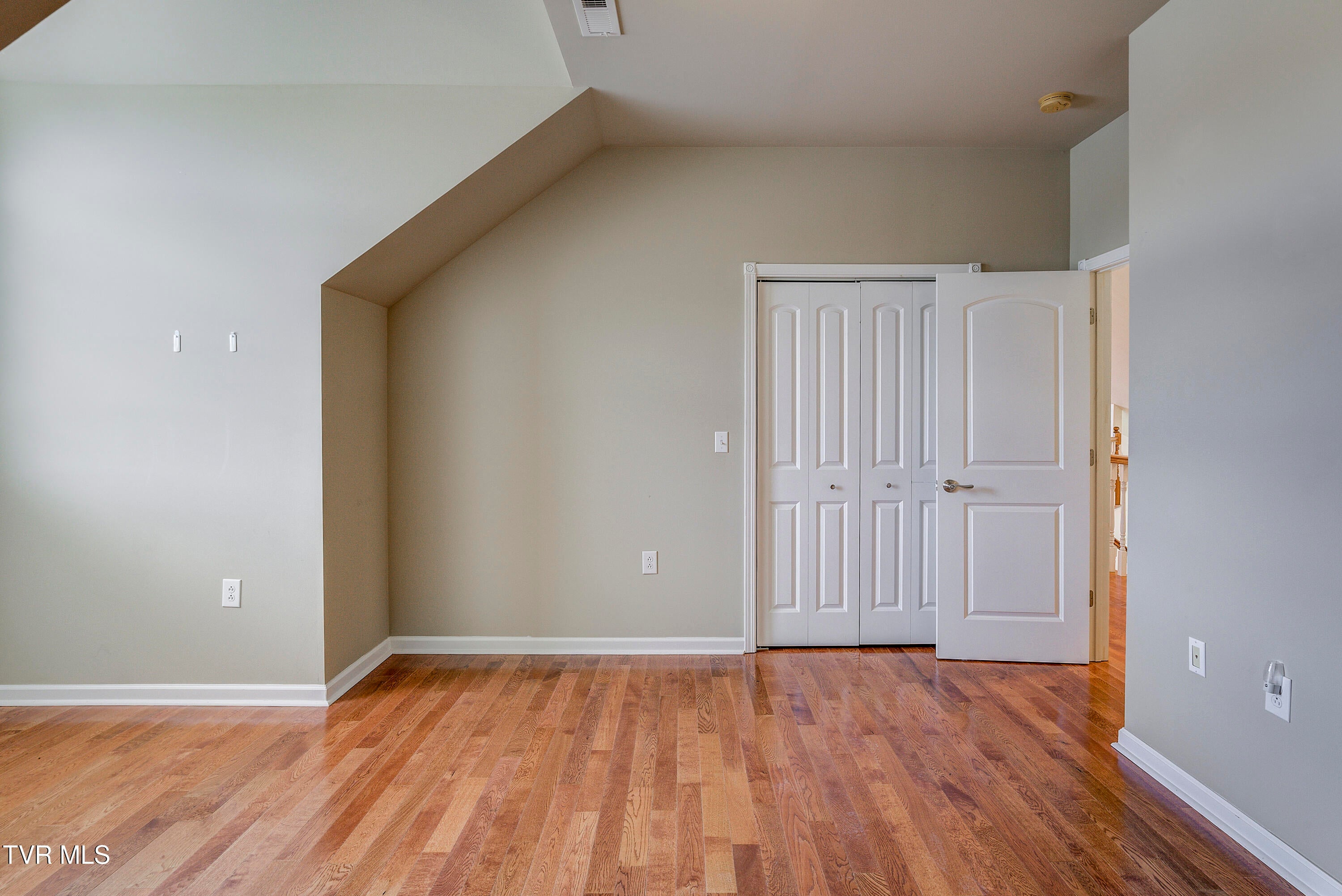 Bristol, Tennessee, 37620, United States, 4 Bedrooms Bedrooms, ,4 BathroomsBathrooms,Residential,For Sale,2001712