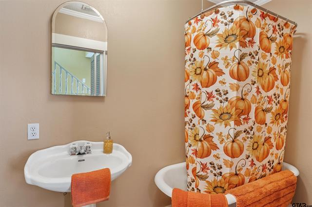 Winona, Texas, 75792, United States, 4 Bedrooms Bedrooms, ,2 BathroomsBathrooms,Residential,For Sale,1995143