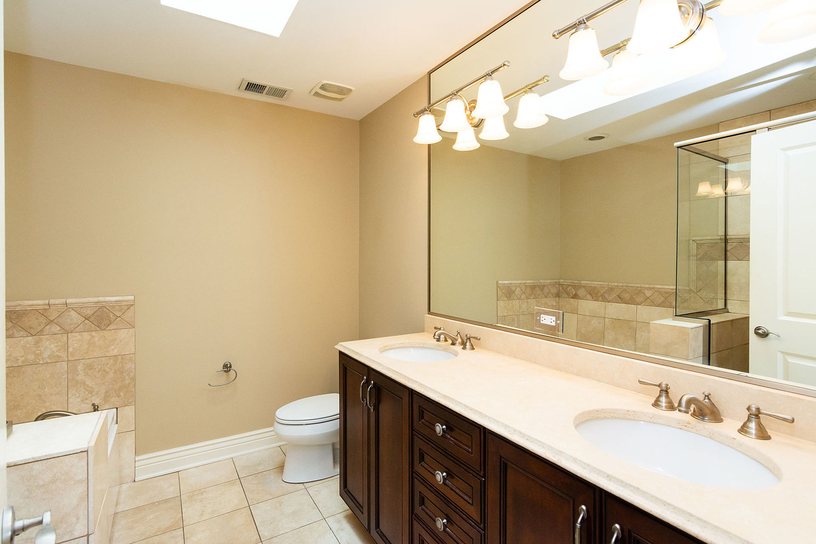 Downers Grove, Illinois, 60515, United States, 4 Bedrooms Bedrooms, ,4 BathroomsBathrooms,Residential,For Sale,1954600