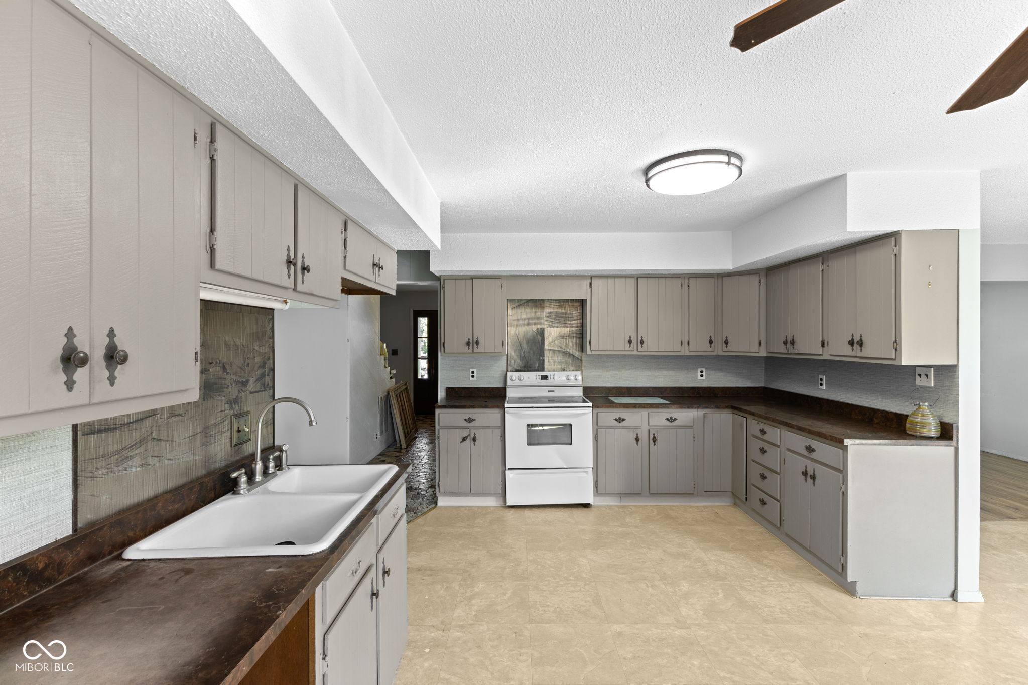 Shelburn, Indiana, 47879, United States, 4 Bedrooms Bedrooms, ,4 BathroomsBathrooms,Residential,For Sale,1925396