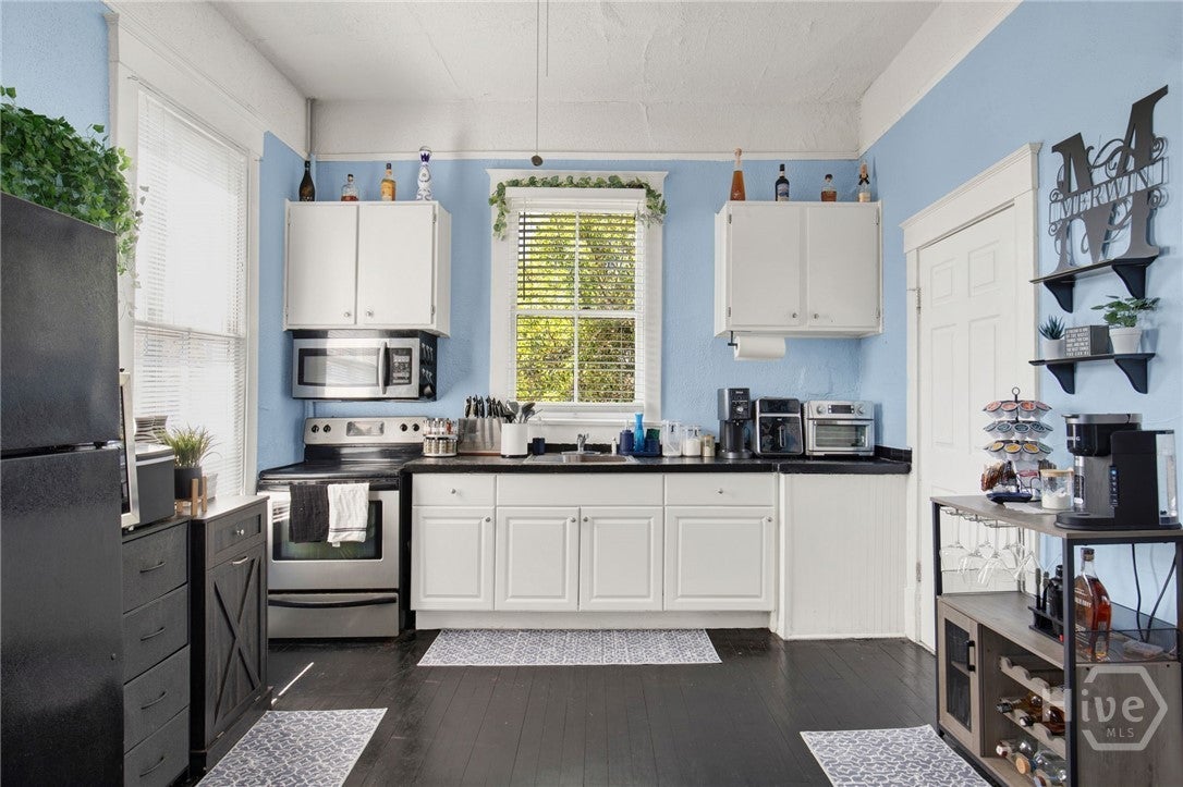 Savannah, Georgia, 31401, United States, 2 Bedrooms Bedrooms, ,3 BathroomsBathrooms,Residential,For Sale,2031134
