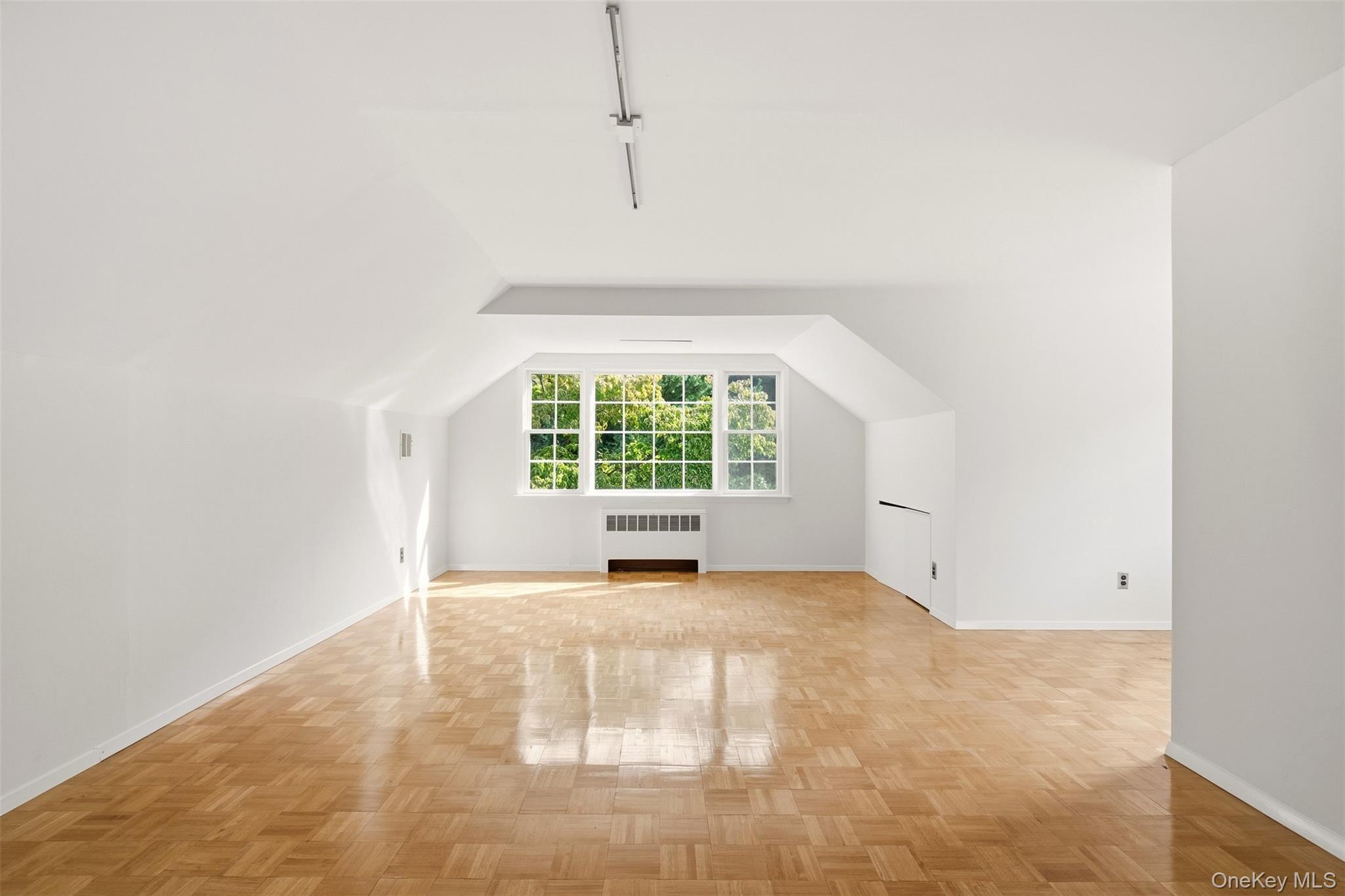  174 Flower Hill Road, Halesite, NY, 11743 - 物件實景