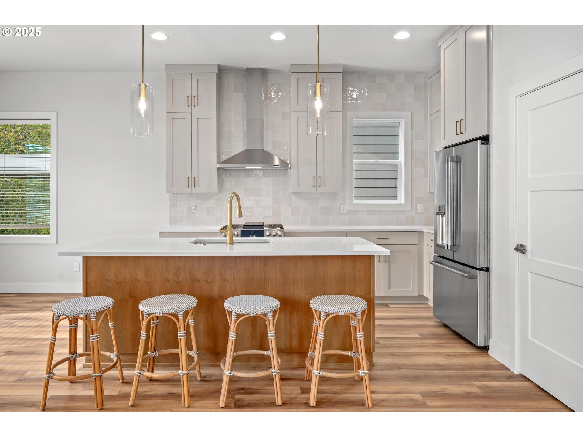 Portland, Oregon, 97219, United States, 3 Bedrooms Bedrooms, ,3 BathroomsBathrooms,Residential,For Sale,1998878