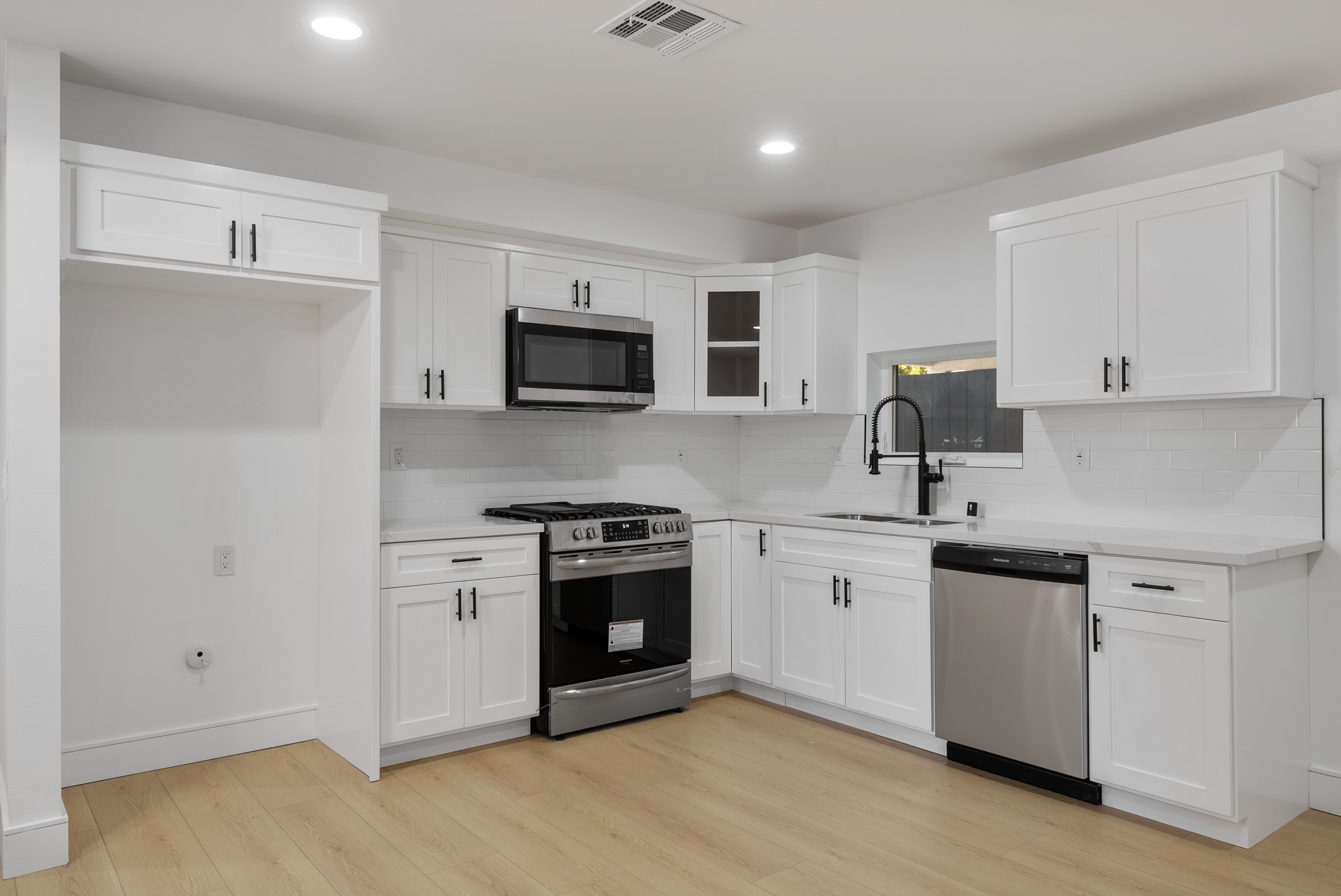  2706  S Cochran Ave - 物件實景