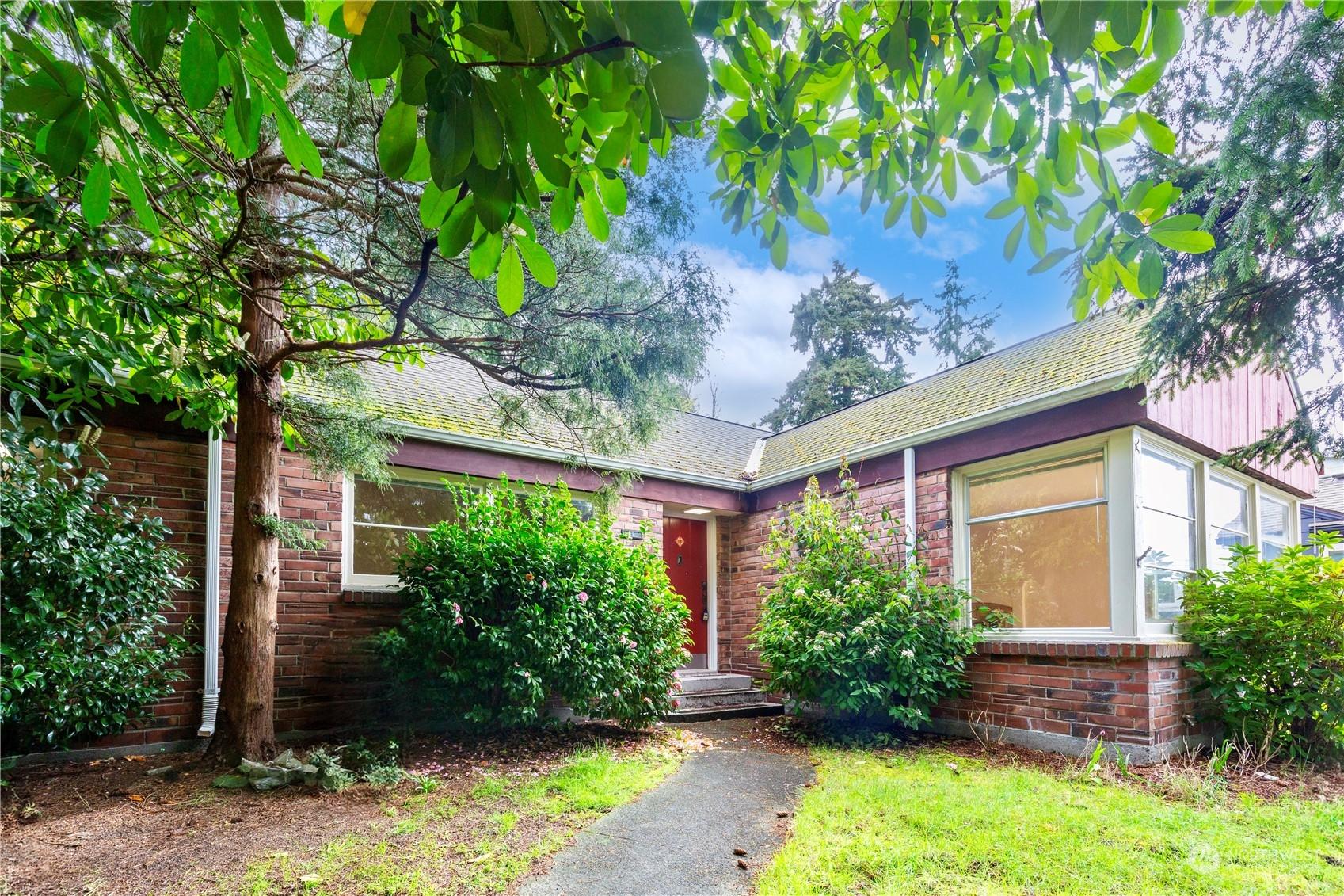 SEATTLE, Washington, 98199, United States, 2 Bedrooms Bedrooms, ,1 BathroomBathrooms,Residential,For Sale,1695948