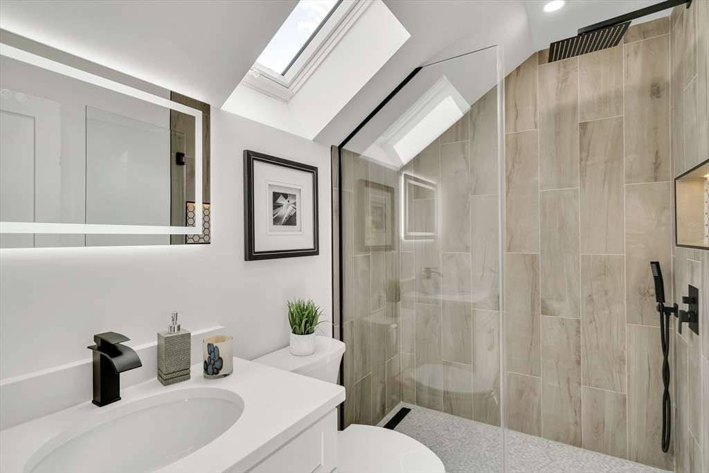 Cambridge, Massachusetts, 02139, United States, 4 Bedrooms Bedrooms, ,5 BathroomsBathrooms,Residential,For Sale,1891277