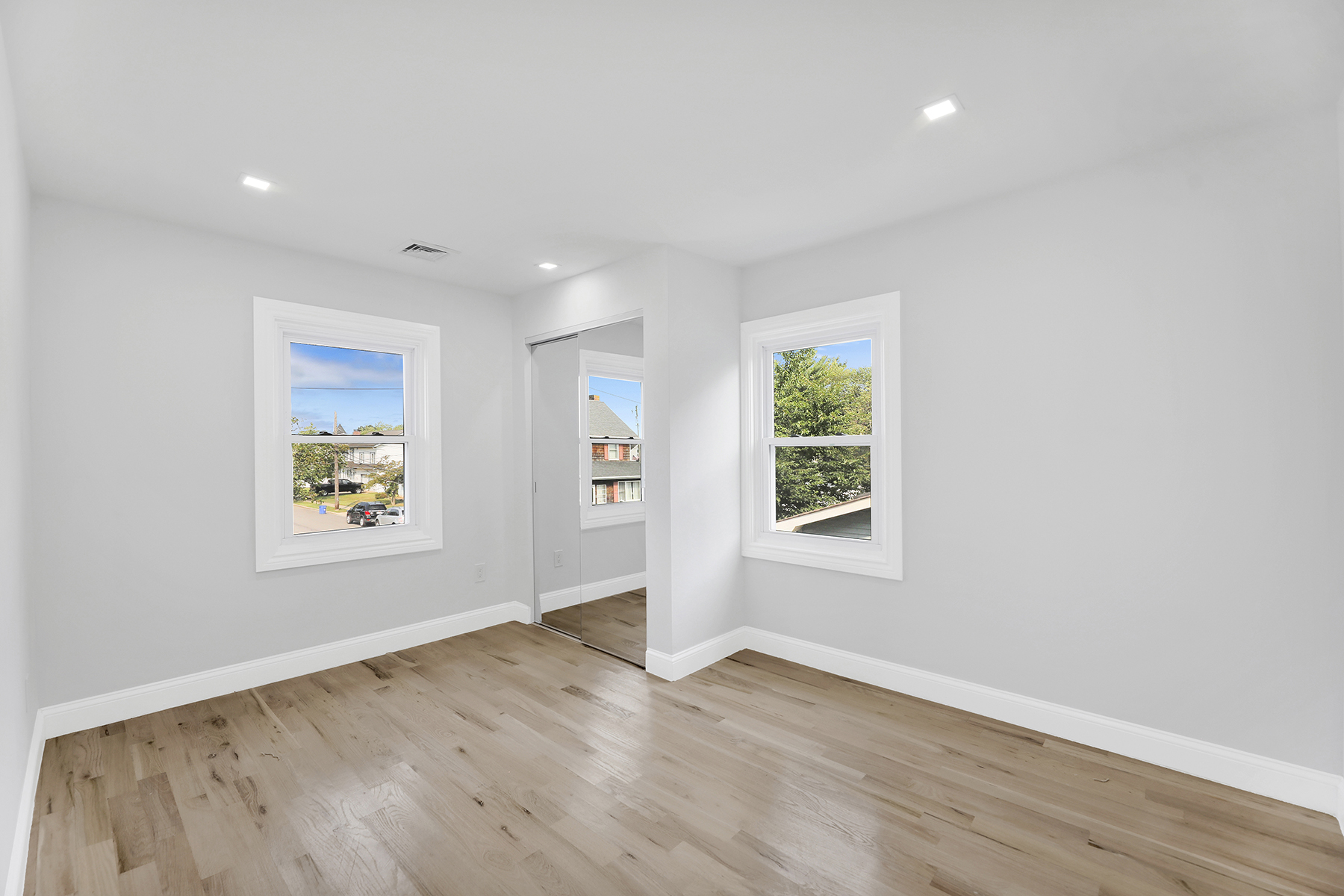 Oceanside, New York, 11572, United States, 5 Bedrooms Bedrooms, ,3 BathroomsBathrooms,Residential,For Sale,1914667