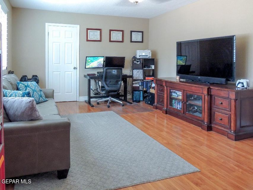 El Paso, Texas, 79935, United States, 4 Bedrooms Bedrooms, ,2 BathroomsBathrooms,Residential,For Sale,1923244