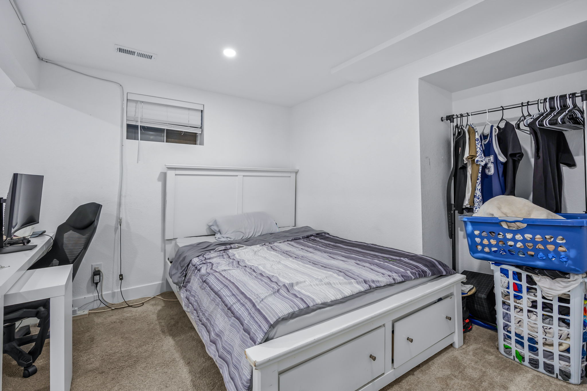  Spacious 5-bedroom, 4-bath home in the highly sought-after Governors Ranch - 物件實景