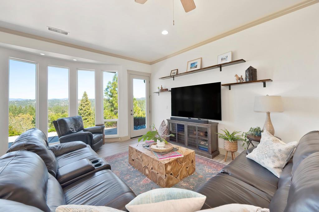 Placerville, California, 95667, United States, 4 Bedrooms Bedrooms, ,3 BathroomsBathrooms,Residential,For Sale,1872985