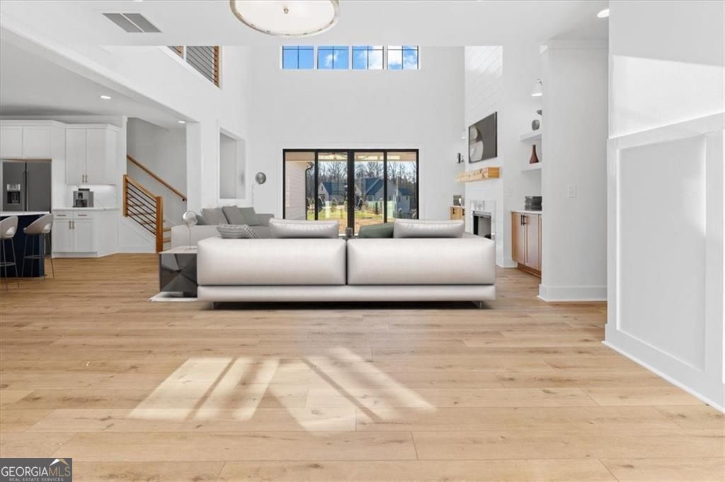 Gainesville, Georgia, 30506, United States, 5 Bedrooms Bedrooms, ,6 BathroomsBathrooms,Residential,For Sale,1908175