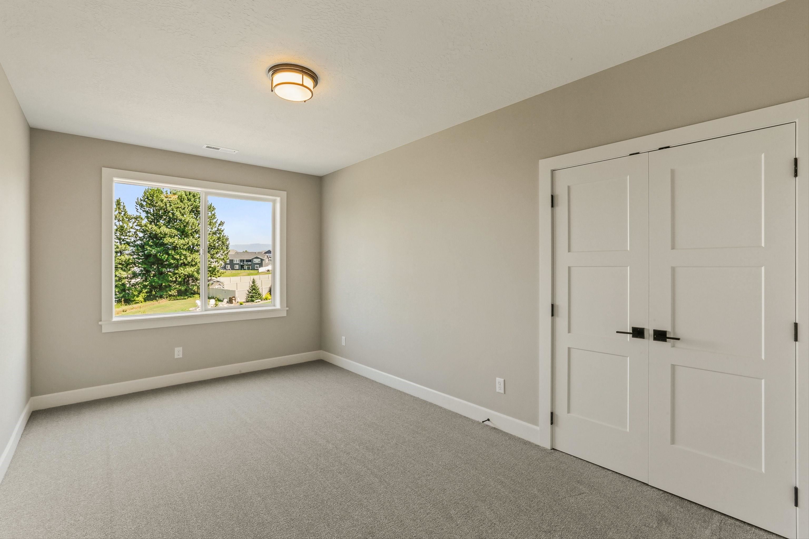 Spokane, Washington, 99223, United States, 5 Bedrooms Bedrooms, ,4 BathroomsBathrooms,Residential,For Sale,1999672