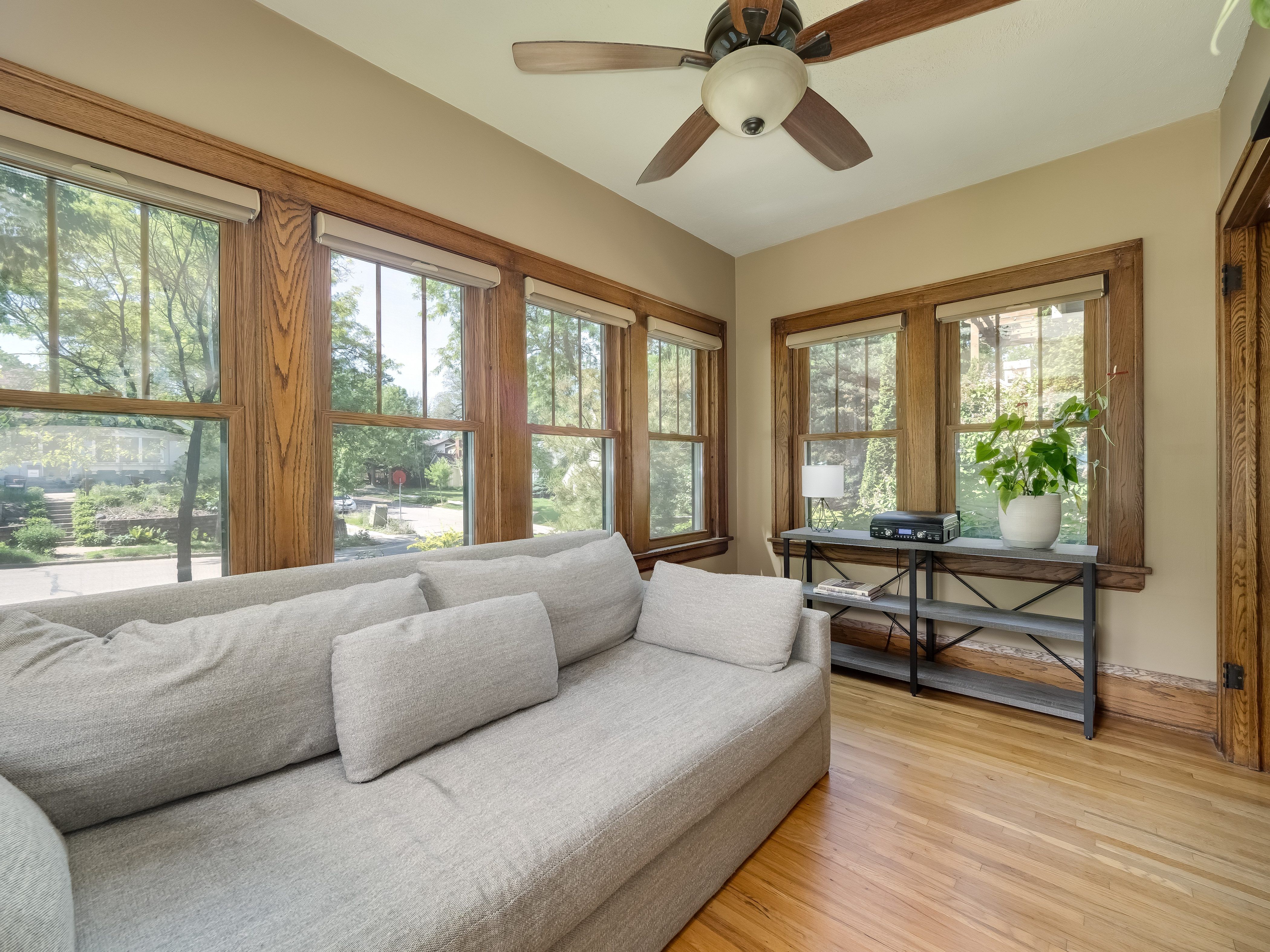  Renovated Lynnhurst Charmer Near Minnehaha Parkway - 物件實景
