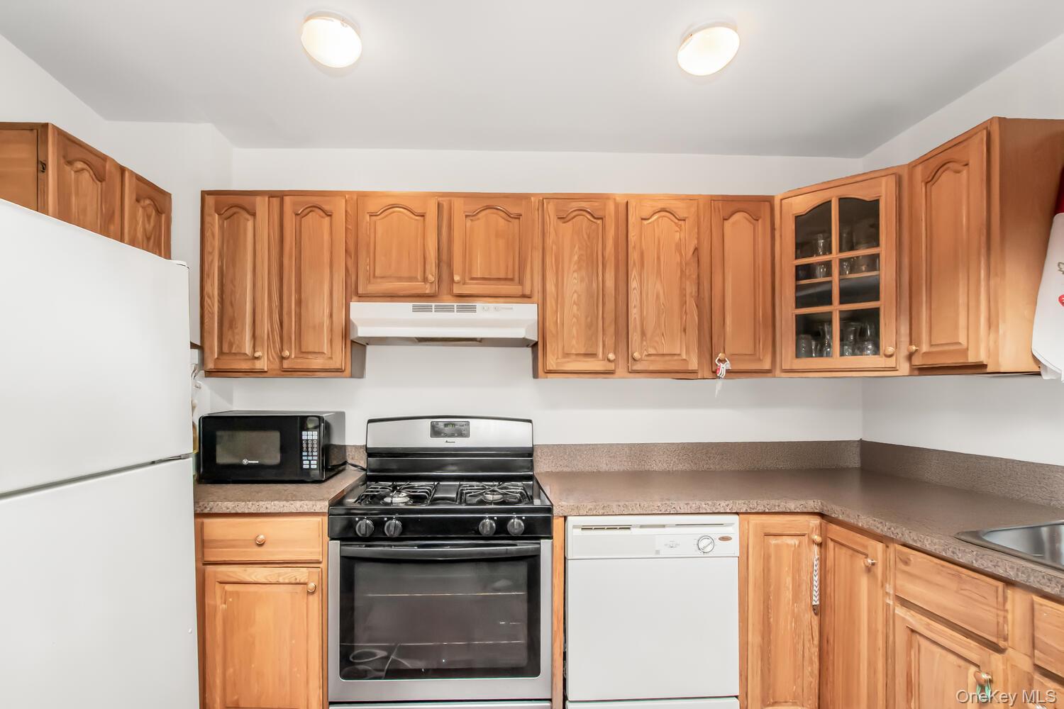 Yonkers, New York, 10701, United States, 3 Bedrooms Bedrooms, ,2 BathroomsBathrooms,Residential,For Sale,2000981