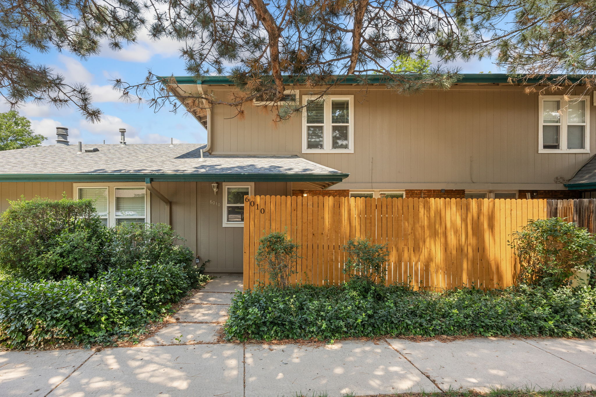  Rare 3 bed, 2 bath property in sought after Greenwood Village - 物件實景
