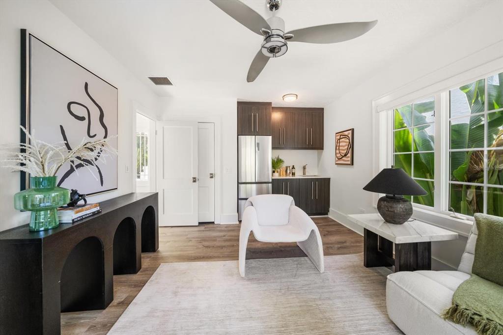 St Petersburg, Florida, 33707, United States, 5 Bedrooms Bedrooms, ,9 BathroomsBathrooms,Residential,For Sale,2000985