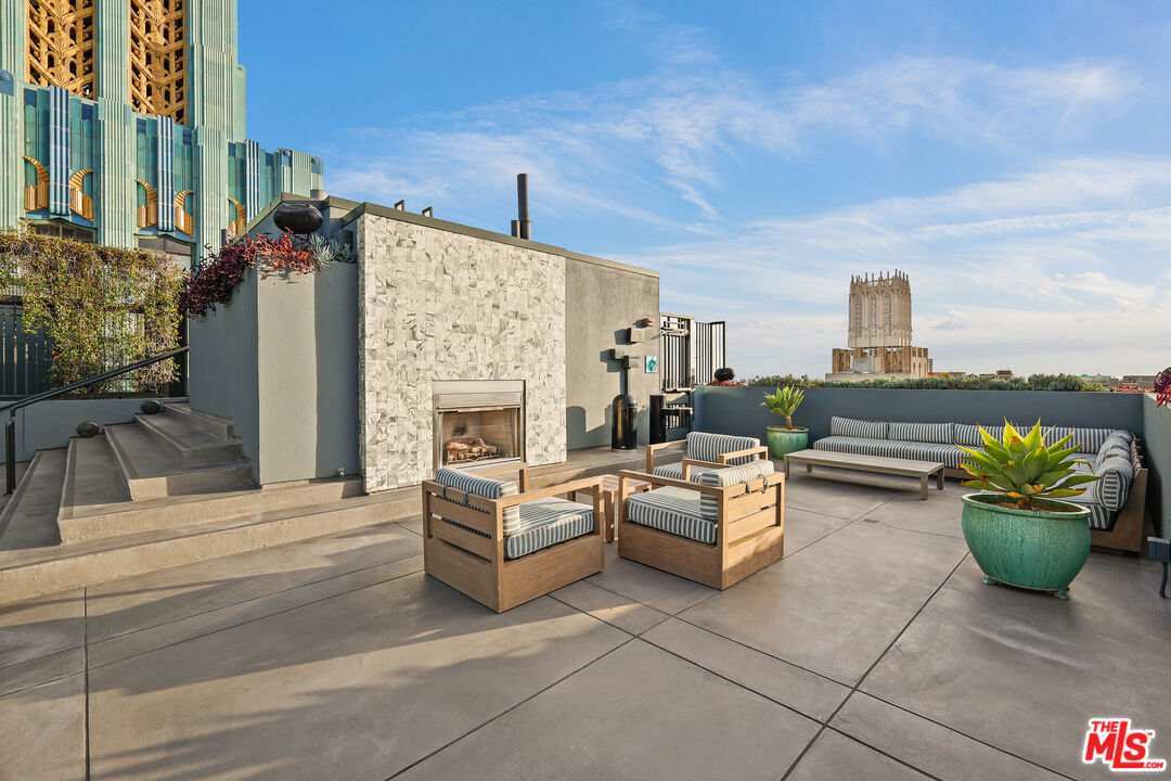 Los Angeles, California, 90014, United States, 1 Bedroom Bedrooms, ,1 BathroomBathrooms,Residential,For Sale,1777203