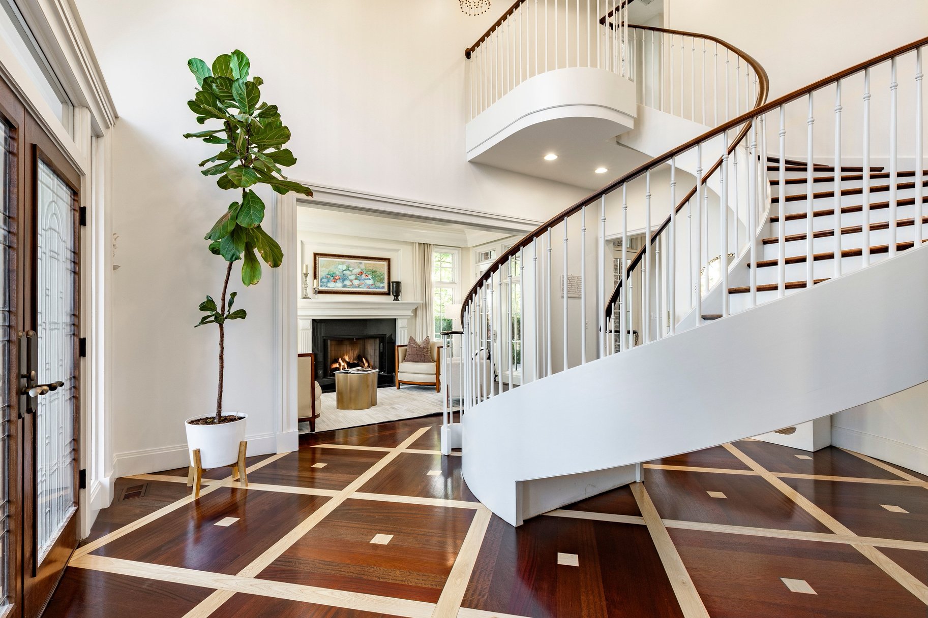  Stunning Custom Build on Millcreek Way - 物件實景