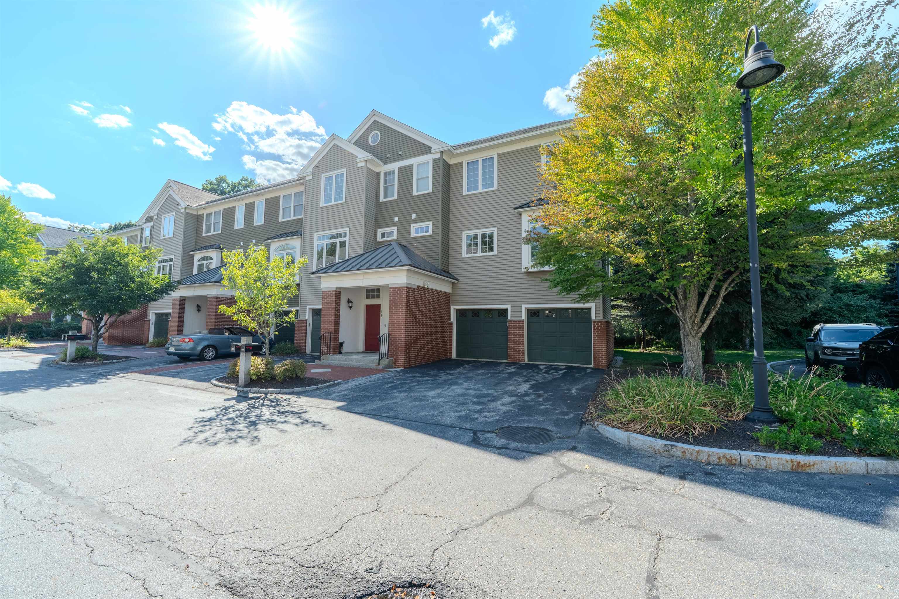 Manchester, New Hampshire, 03101, United States, 2 Bedrooms Bedrooms, ,1 BathroomBathrooms,Residential,For Sale,1933144