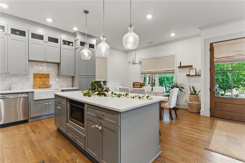 Atlanta, Georgia, 30310, United States, 3 Bedrooms Bedrooms, ,2 BathroomsBathrooms,Residential,For Sale,1991522