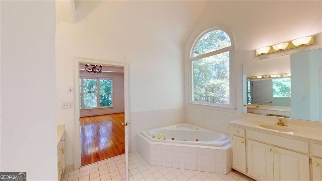 Newnan, Georgia, 30265, United States, 5 Bedrooms Bedrooms, ,5 BathroomsBathrooms,Residential,For Sale,1934725