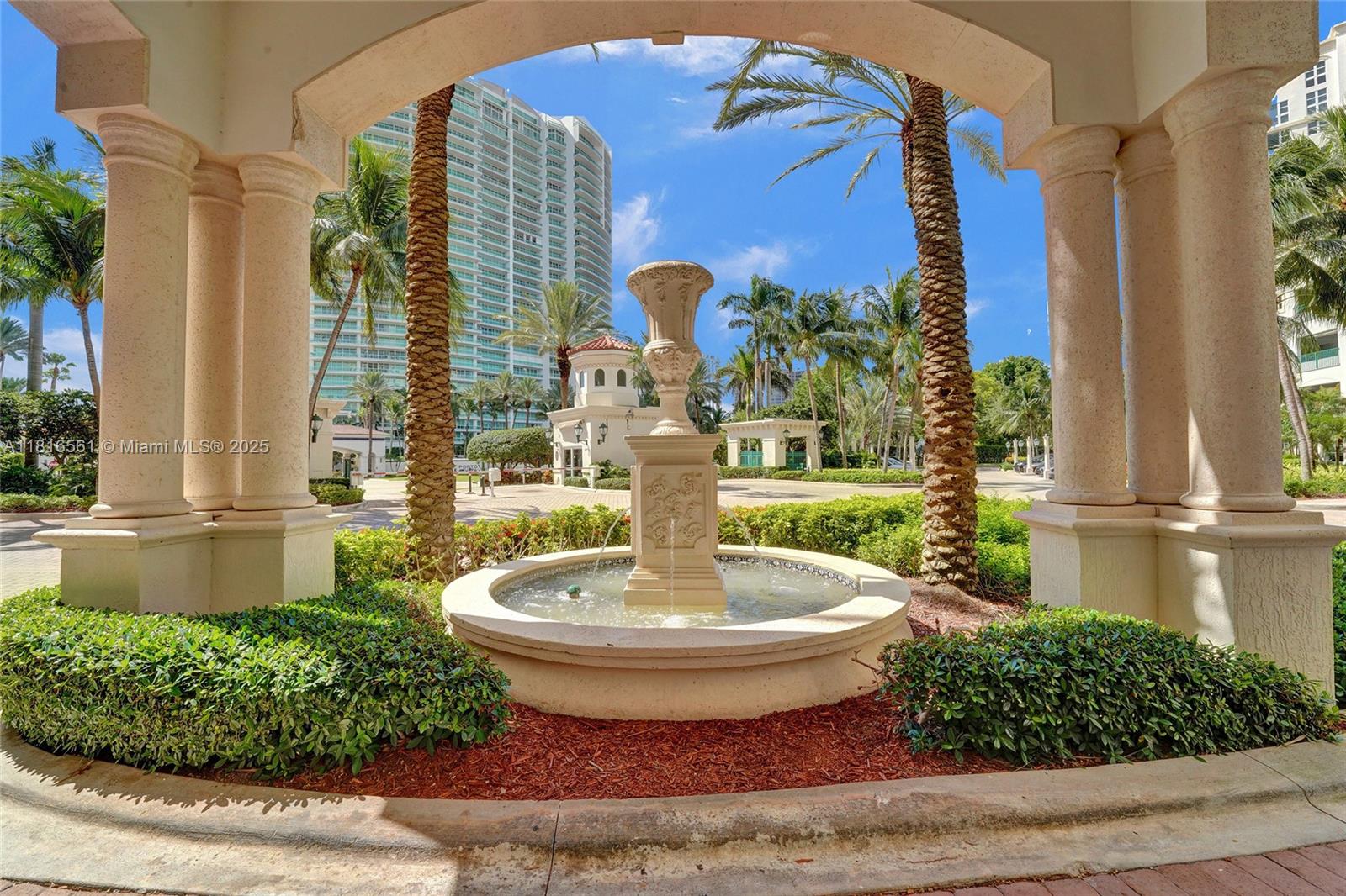 Aventura, Florida, 33180, United States, 2 Bedrooms Bedrooms, ,2 BathroomsBathrooms,Residential,For Sale,1848043