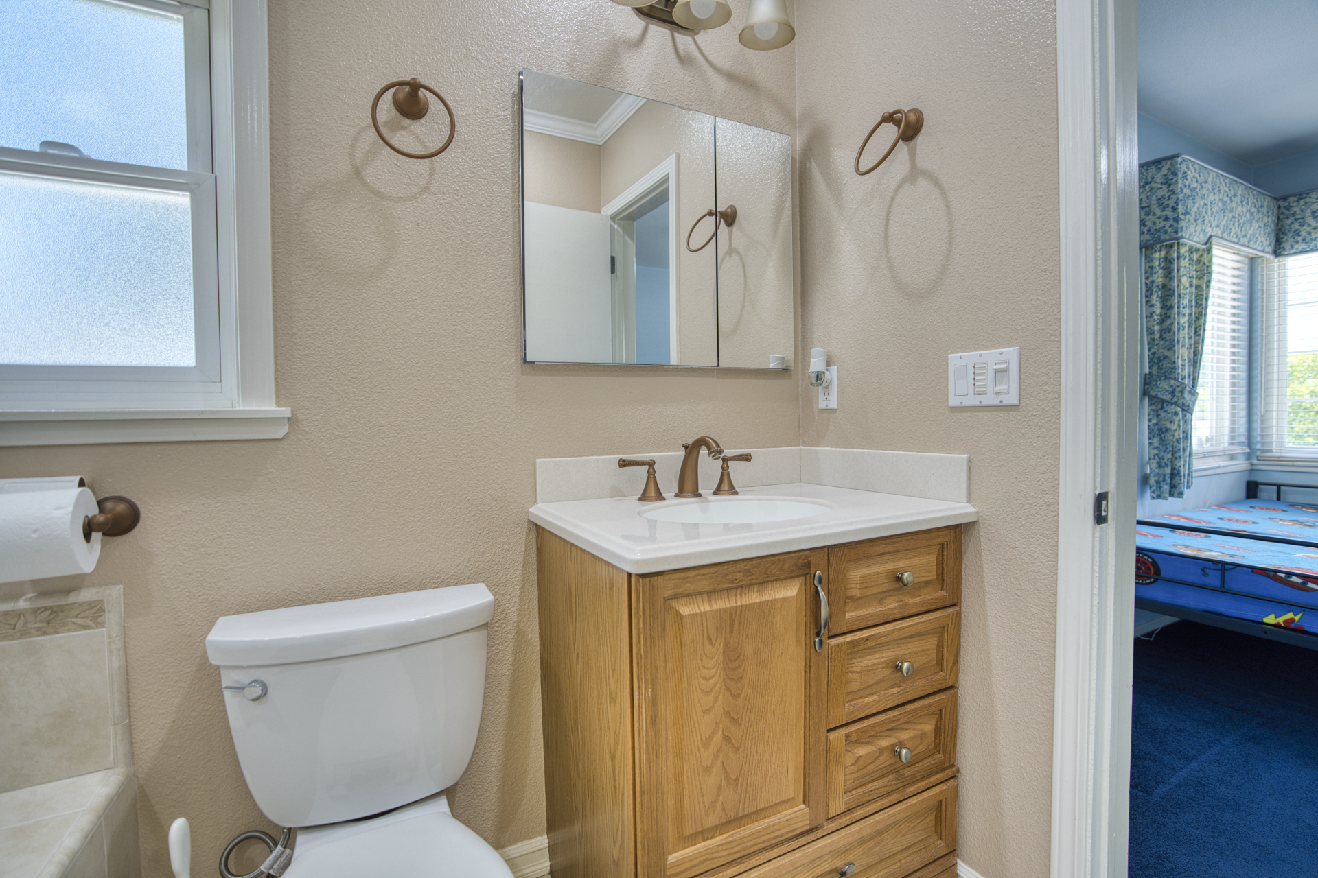 Fullerton, California, 92833, United States, 3 Bedrooms Bedrooms, ,2 BathroomsBathrooms,Residential,For Sale,1904459