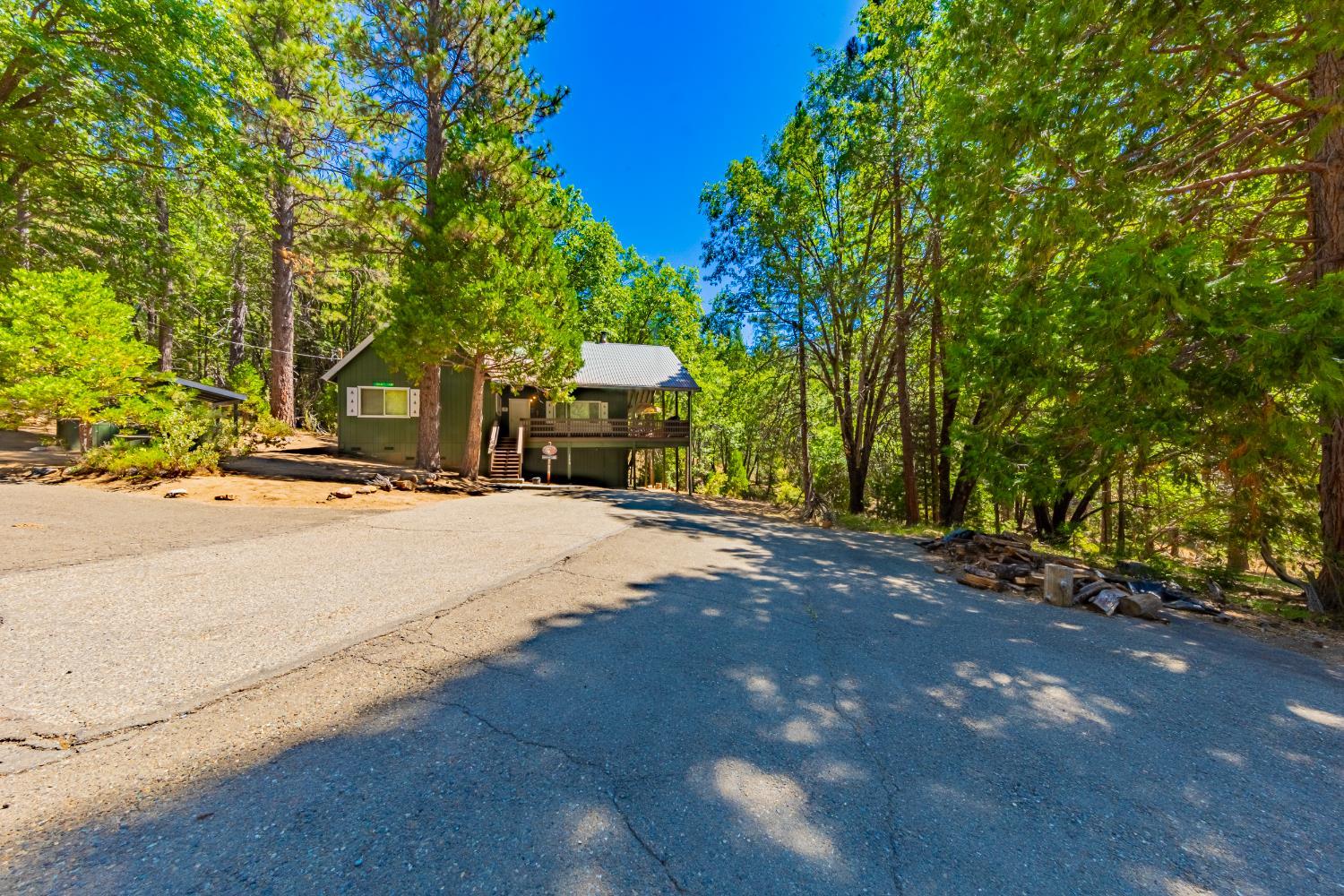 Yosemite, California, 95389, United States, 5 Bedrooms Bedrooms, ,4 BathroomsBathrooms,Residential,For Sale,1975650