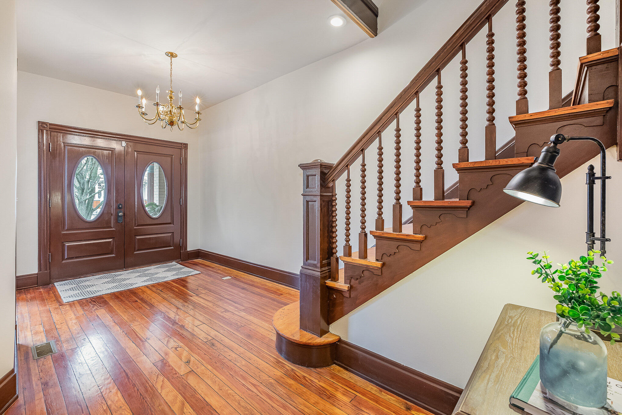 Newport, Kentucky, 41071, United States, 4 Bedrooms Bedrooms, ,4 BathroomsBathrooms,Residential,For Sale,1915092