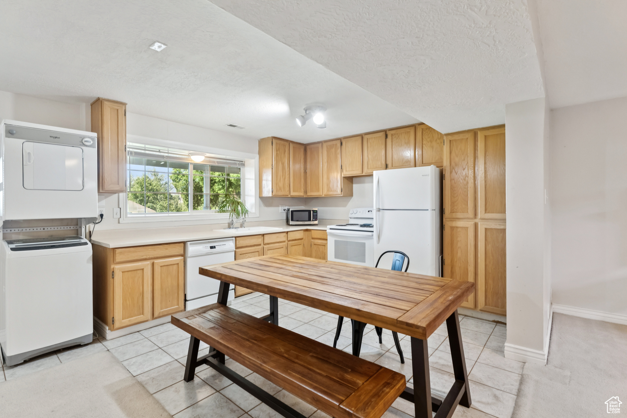 Draper, Utah, 84020, United States, 6 Bedrooms Bedrooms, ,4 BathroomsBathrooms,Residential,For Sale,1848551