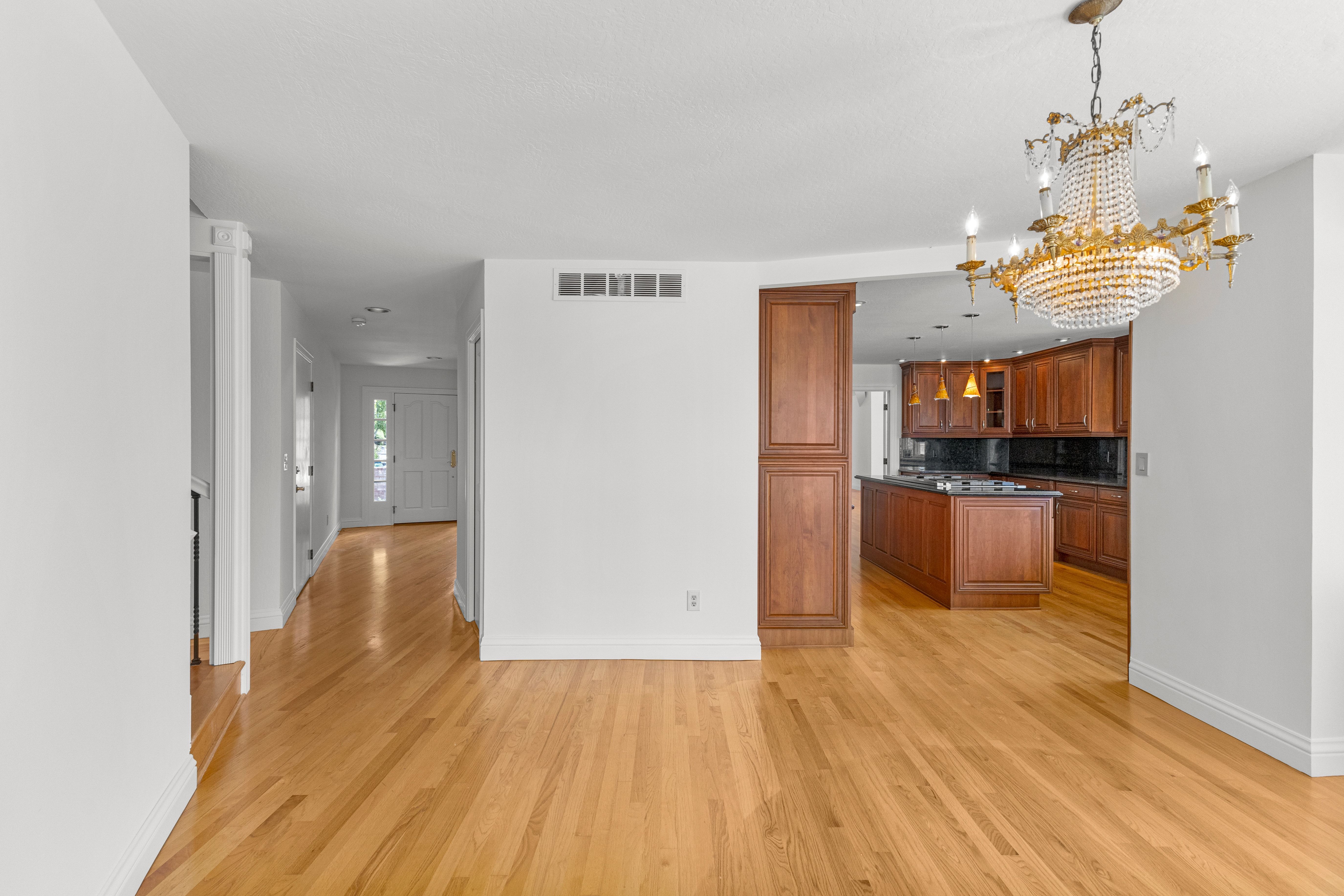  Elegant Custom Home in Gated Silver Maple - 物件實景