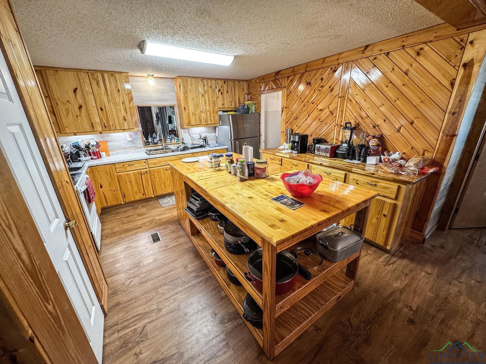 Karnack, Texas, 75661, United States, 3 Bedrooms Bedrooms, ,2 BathroomsBathrooms,Residential,For Sale,1983370