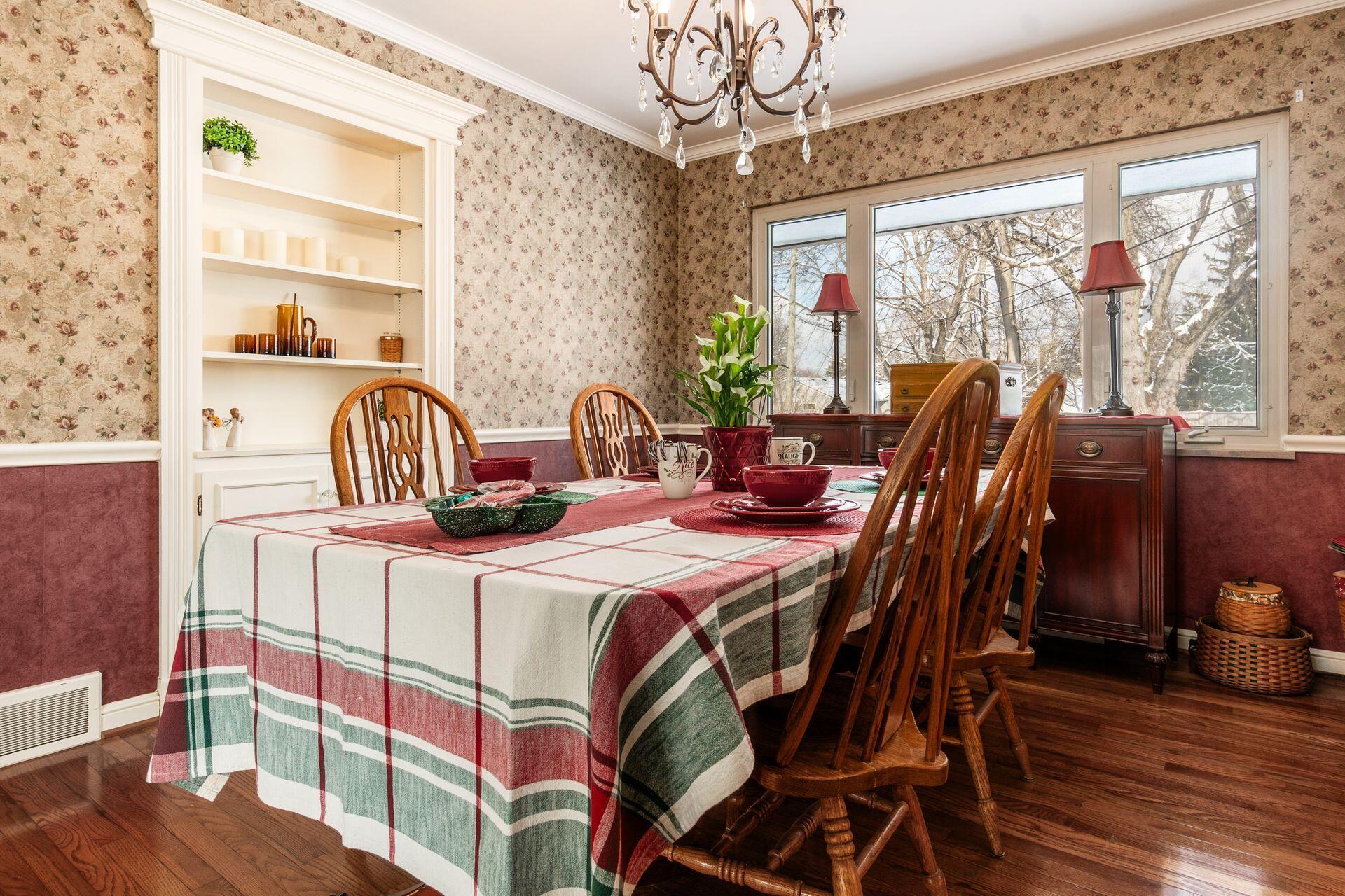 Columbus, Ohio, 43220, United States, 2 Bedrooms Bedrooms, ,3 BathroomsBathrooms,Residential,For Sale,2003078