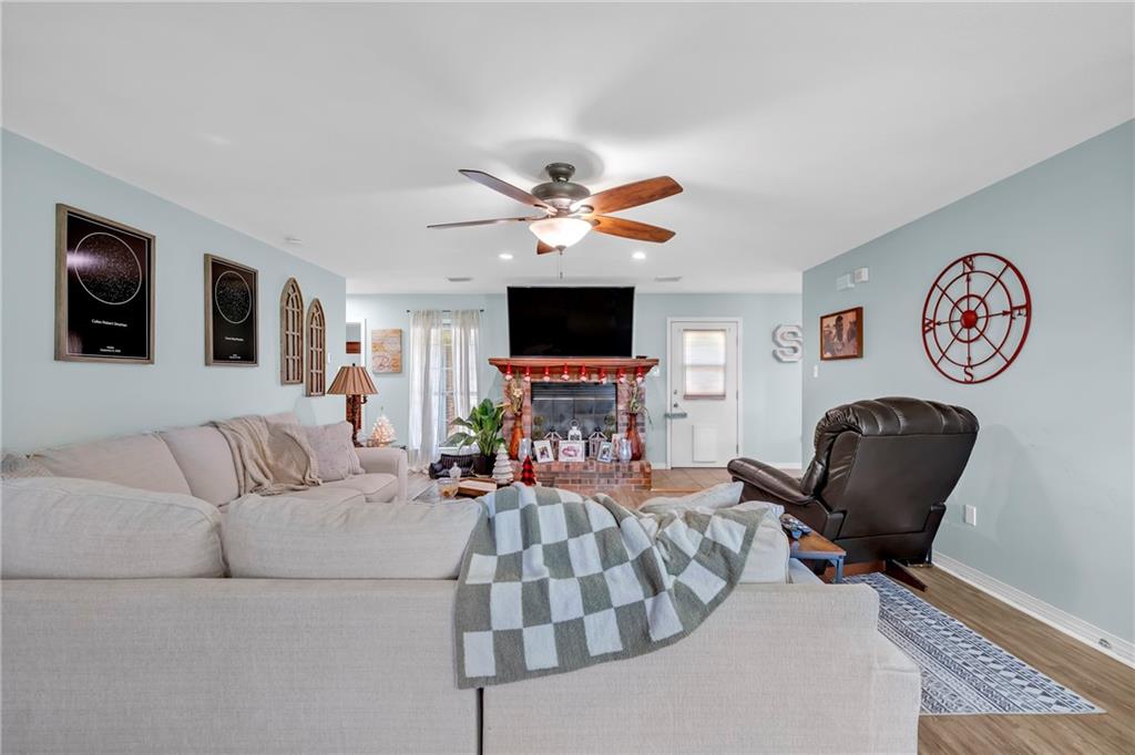 Grand Bay, Alabama, 36541, United States, 5 Bedrooms Bedrooms, ,3 BathroomsBathrooms,Residential,For Sale,2000990