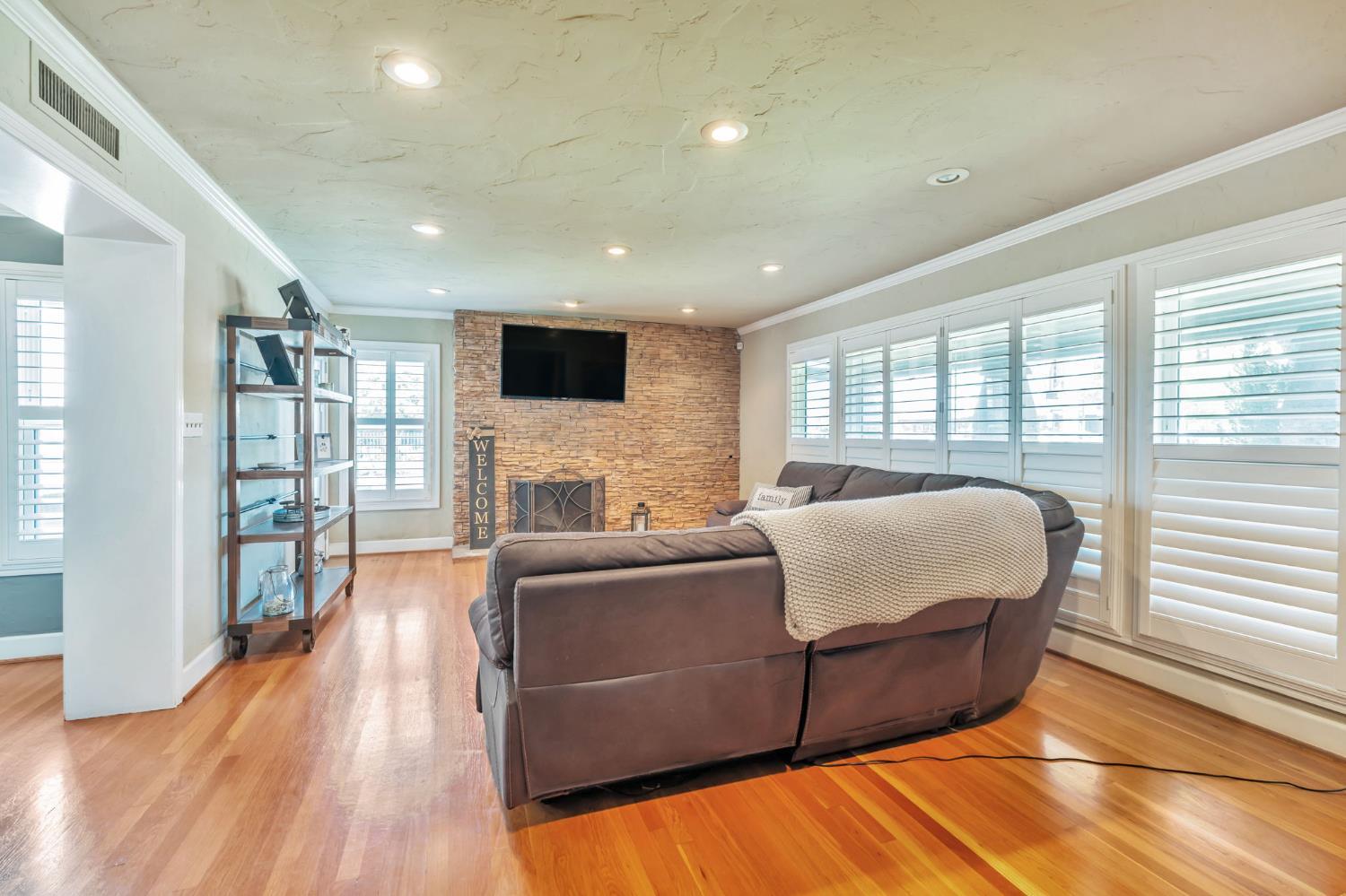 Stockton, California, 95207, United States, 3 Bedrooms Bedrooms, ,2 BathroomsBathrooms,Residential,For Sale,1915984
