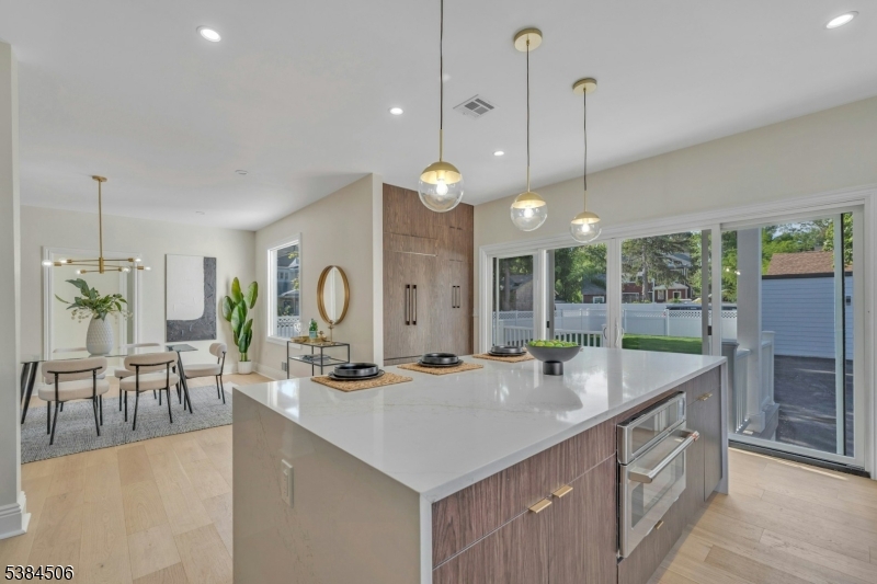 Montclair Twp., New Jersey, 07042, United States, 6 Bedrooms Bedrooms, ,5 BathroomsBathrooms,Residential,For Sale,1947111