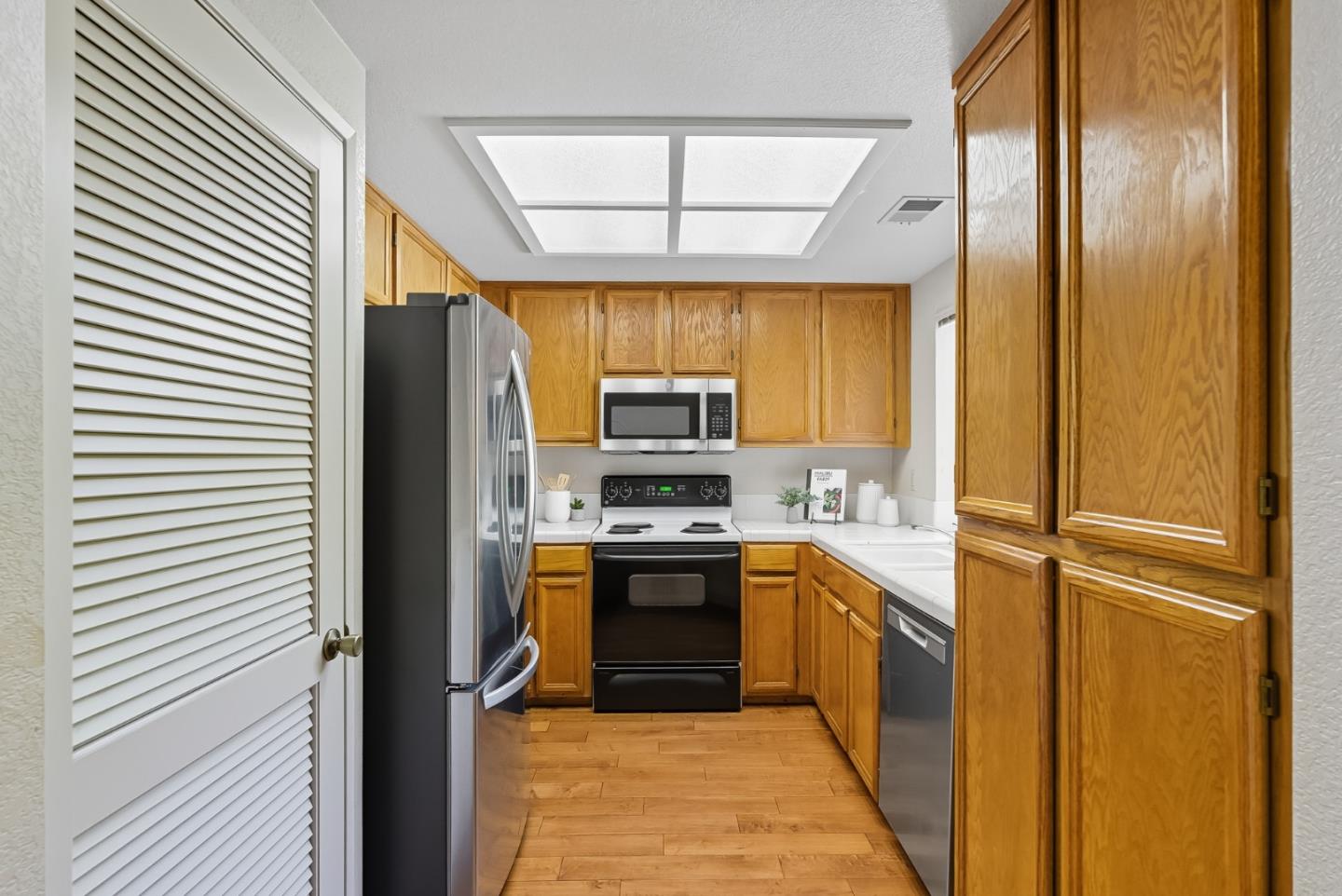 San Jose, California, 95121, United States, 2 Bedrooms Bedrooms, ,2 BathroomsBathrooms,Residential,For Sale,1950993