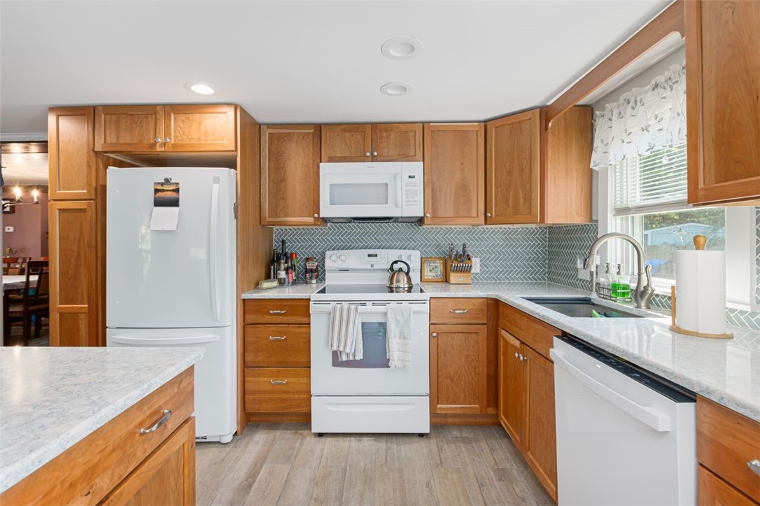 North Kingstown, Rhode Island, 02852, United States, 3 Bedrooms Bedrooms, ,2 BathroomsBathrooms,Residential,For Sale,1991417