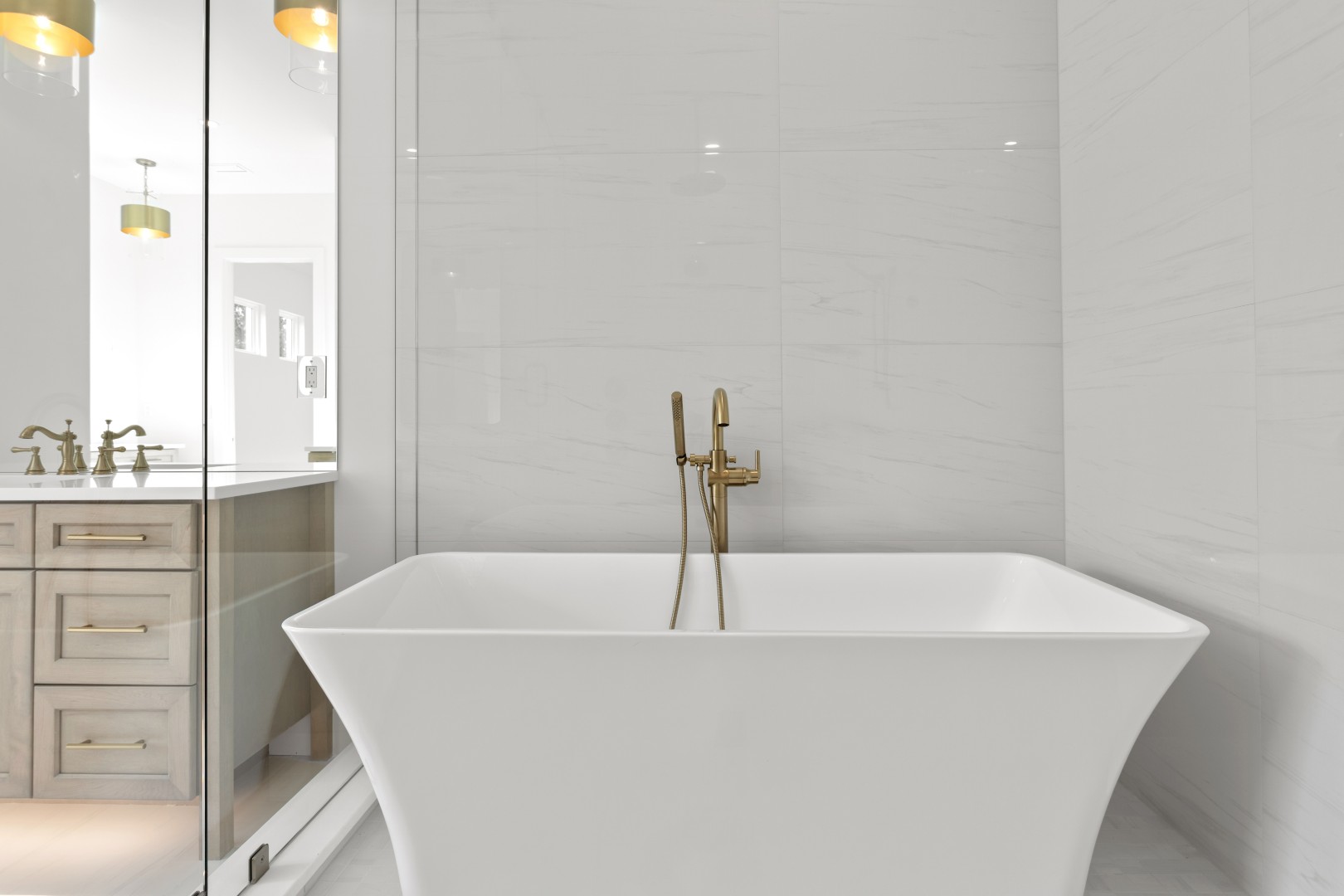 Tampa, Florida, 33611, United States, 6 Bedrooms Bedrooms, ,6 BathroomsBathrooms,Residential,For Sale,1981634