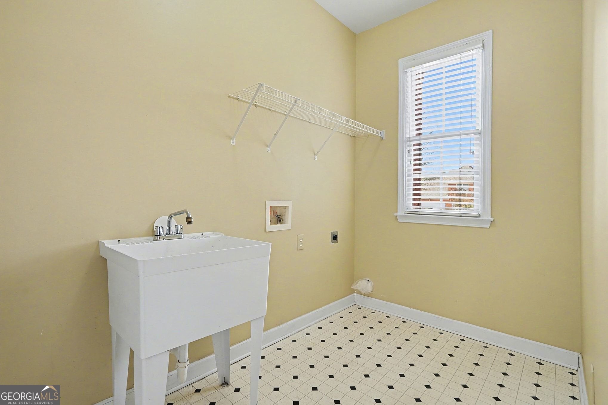 Marietta, Georgia, 30067, United States, 5 Bedrooms Bedrooms, ,3 BathroomsBathrooms,Residential,For Sale,2013390