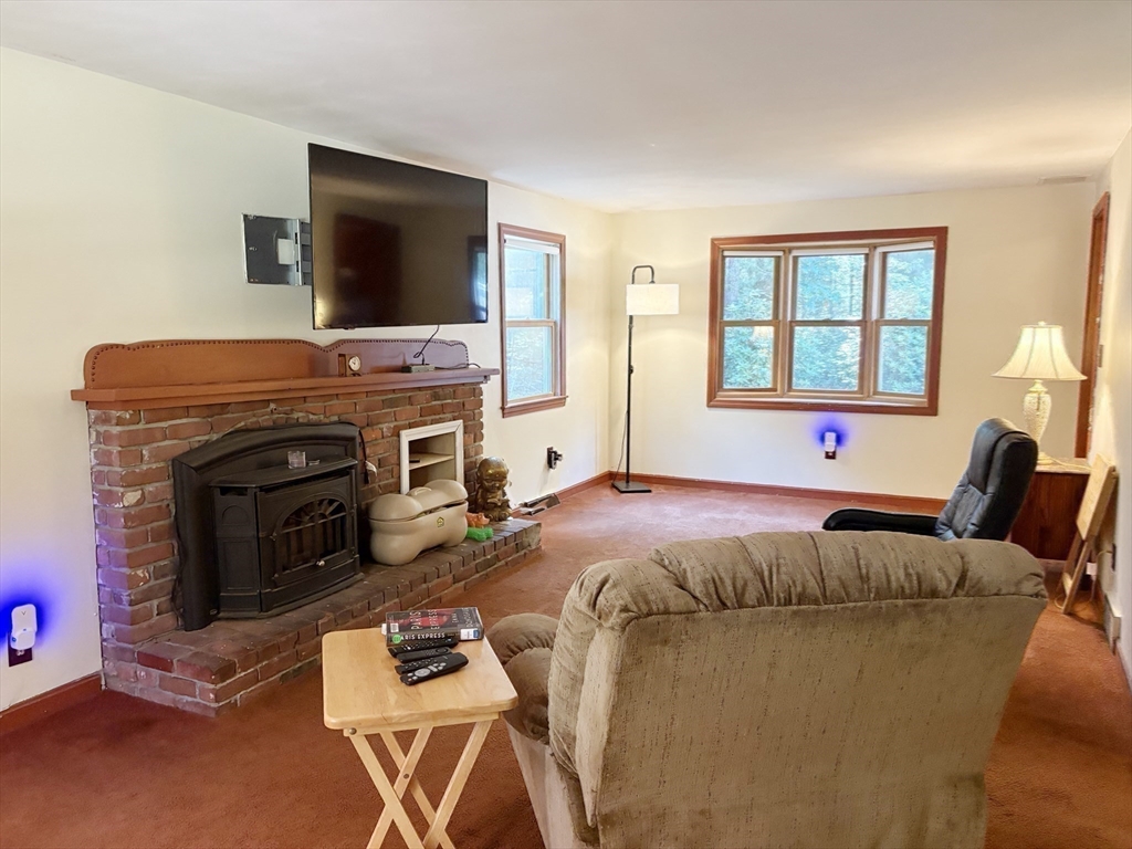 Halifax, Massachusetts, 02338, United States, 3 Bedrooms Bedrooms, ,4 BathroomsBathrooms,Residential,For Sale,1896285