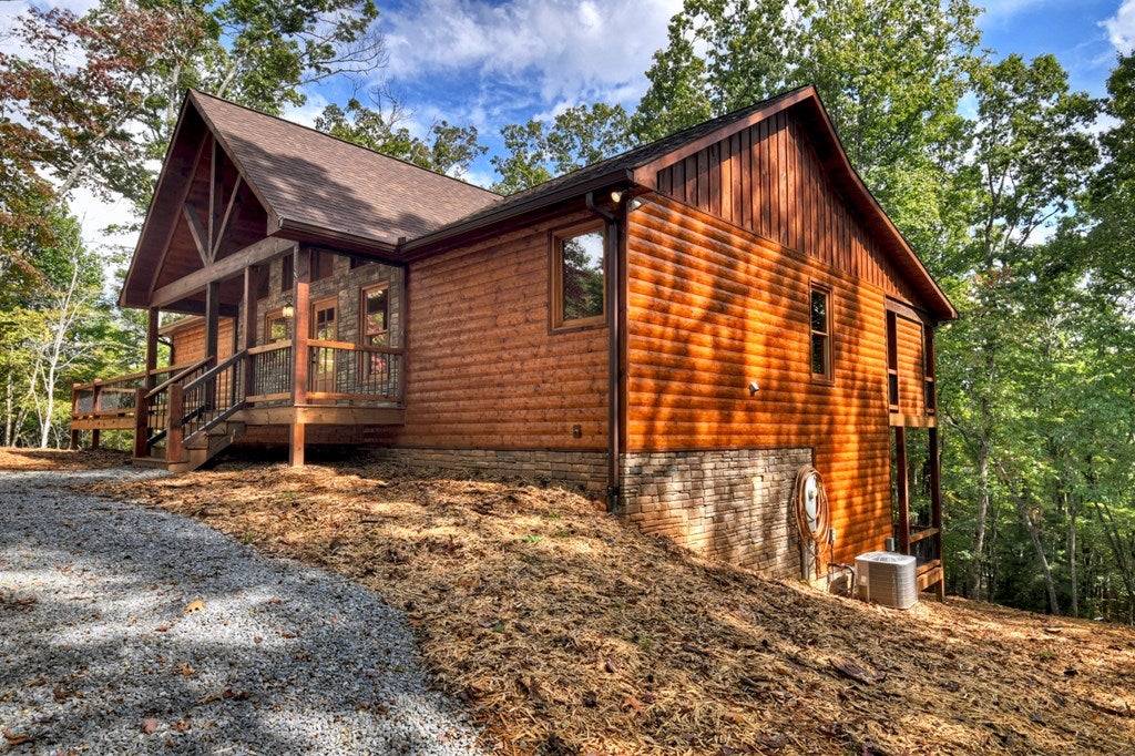 Mineral Bluff, Georgia, 30559, United States, 4 Bedrooms Bedrooms, ,3 BathroomsBathrooms,Residential,For Sale,1953348