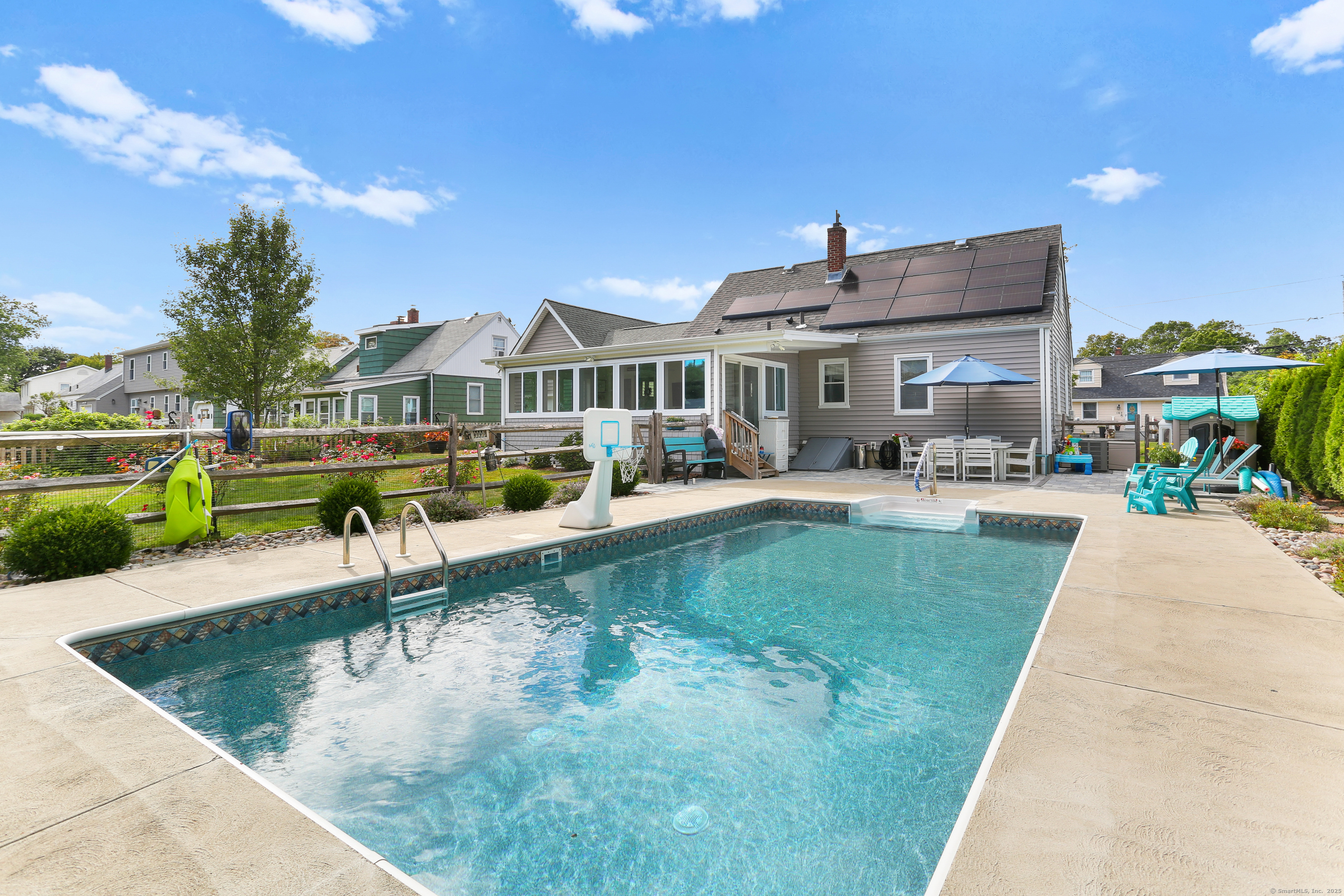 Milford, Connecticut, 06460, United States, 3 Bedrooms Bedrooms, ,2 BathroomsBathrooms,Residential,For Sale,1933050